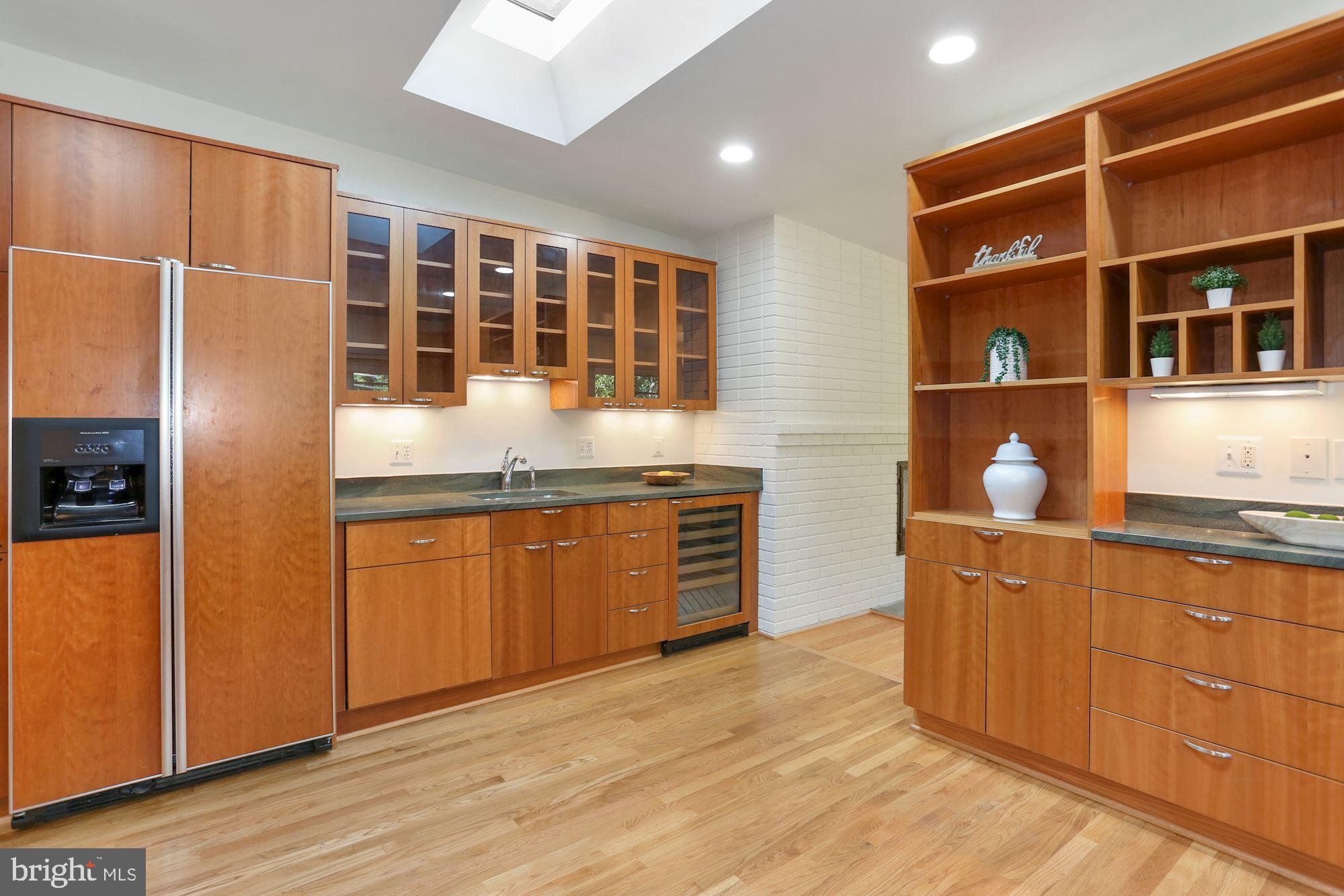 LAKE BARCROFT - Residential