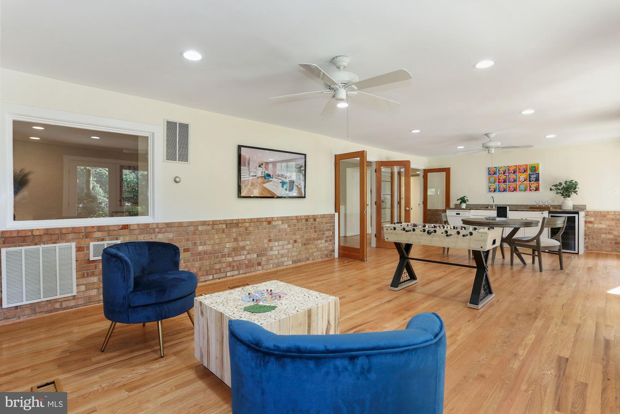 LAKE BARCROFT - Residential