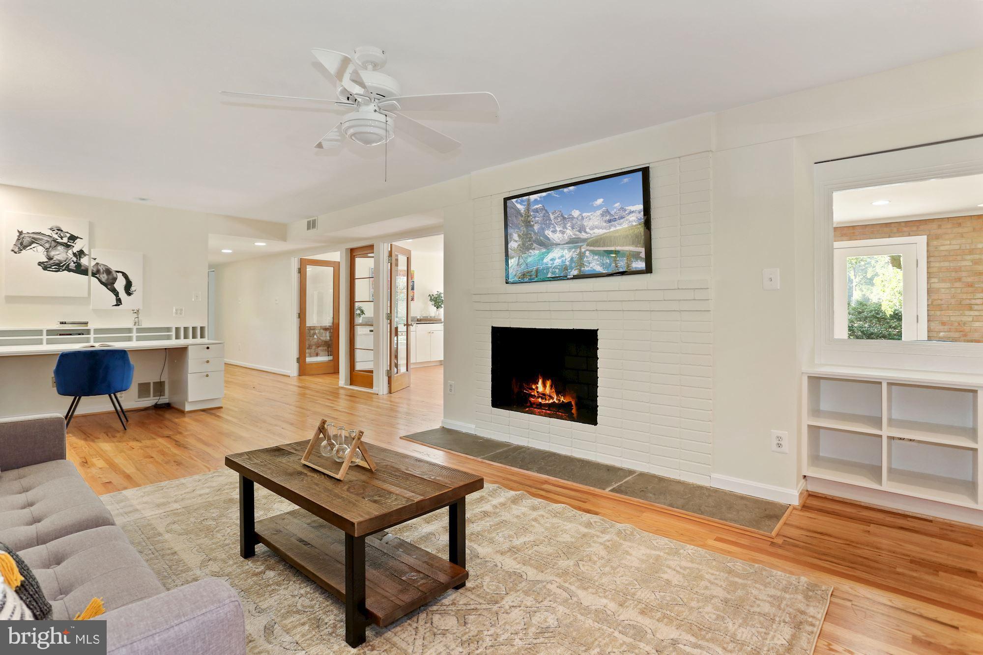 LAKE BARCROFT - Residential