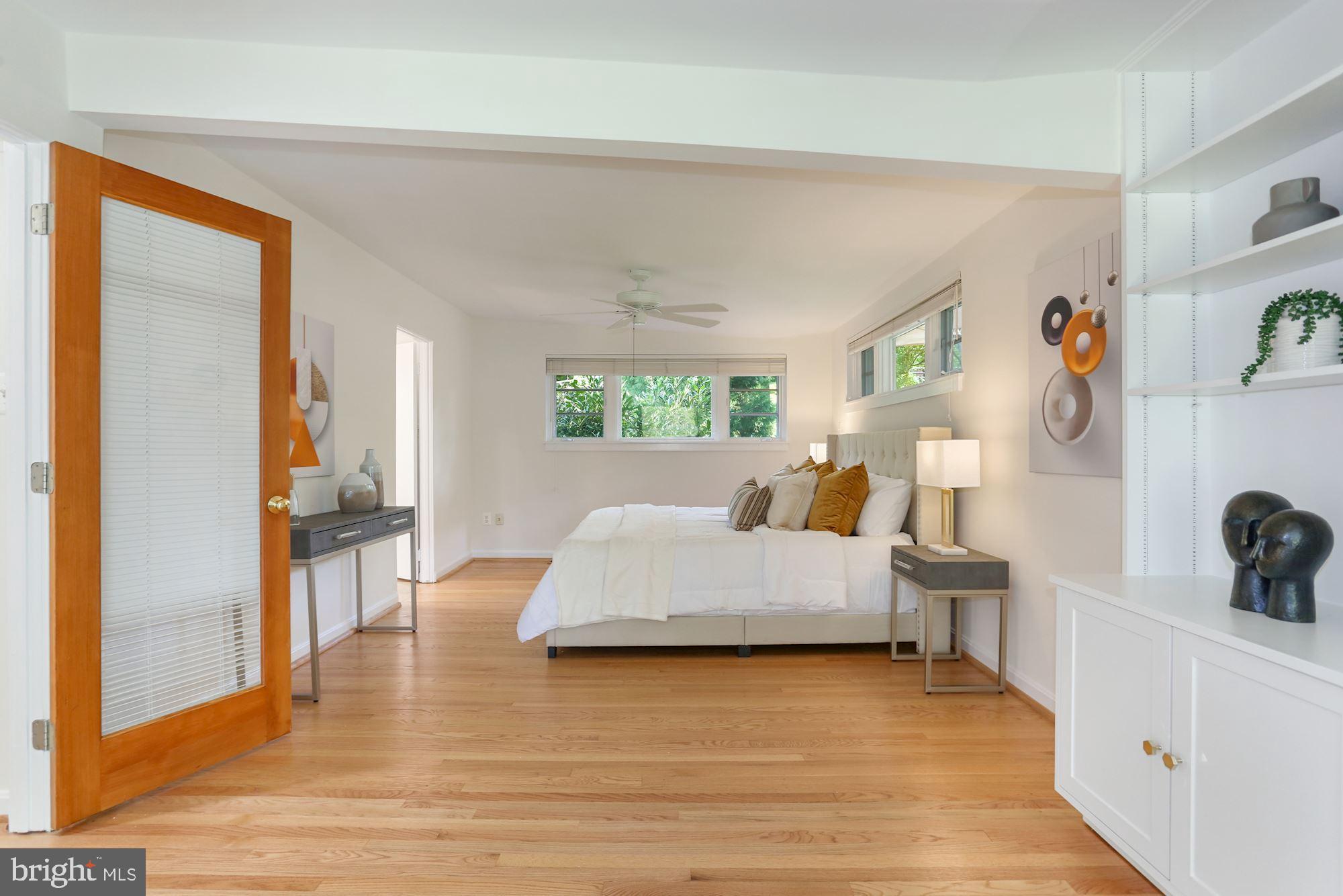 LAKE BARCROFT - Residential