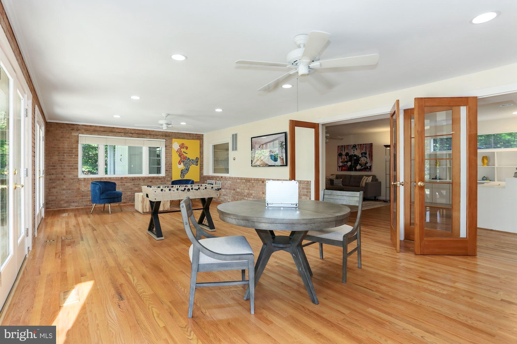 LAKE BARCROFT - Residential