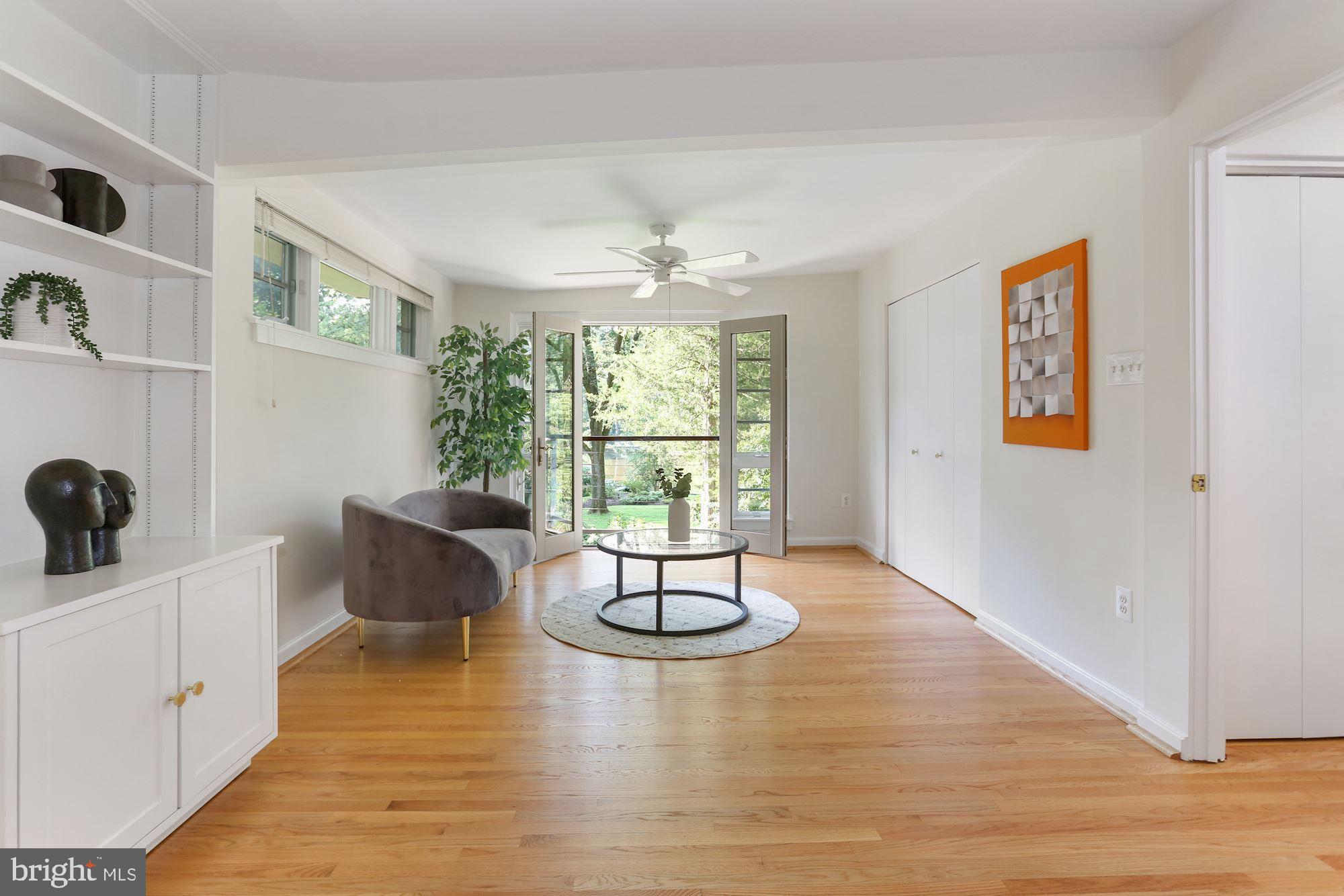 LAKE BARCROFT - Residential