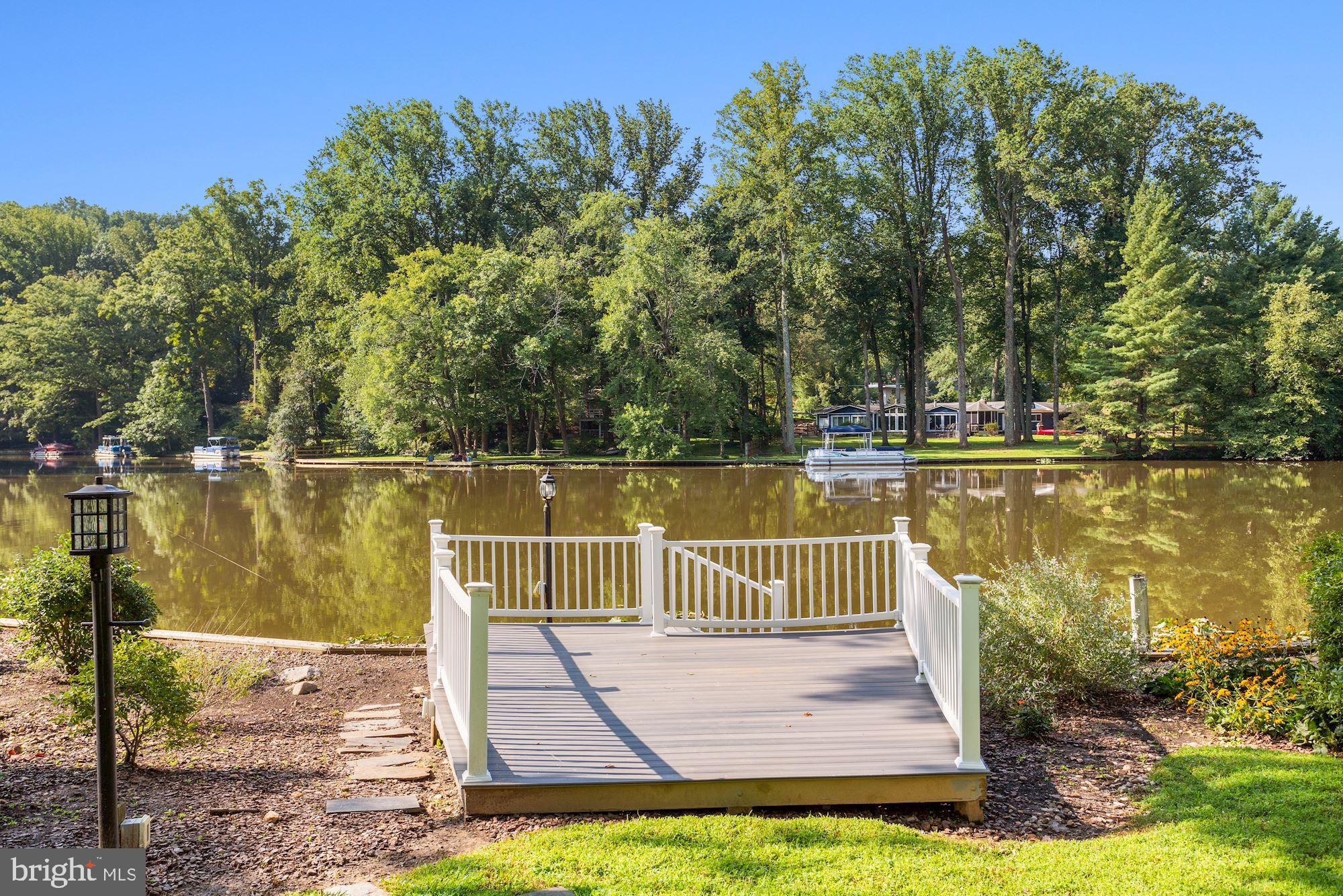 LAKE BARCROFT - Residential