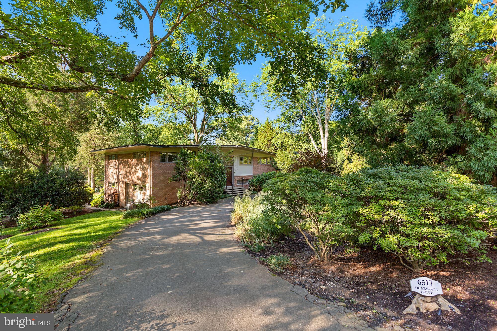 LAKE BARCROFT - Residential