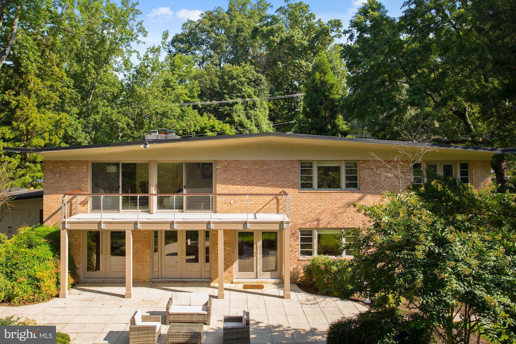 LAKE BARCROFT - Residential