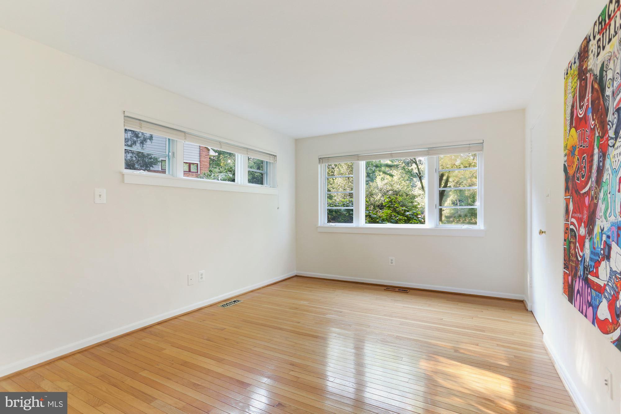 LAKE BARCROFT - Residential