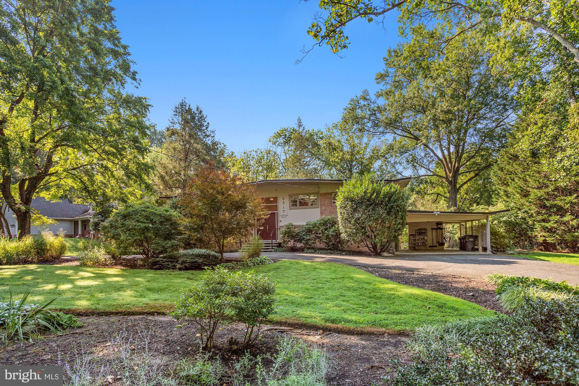 LAKE BARCROFT - Residential