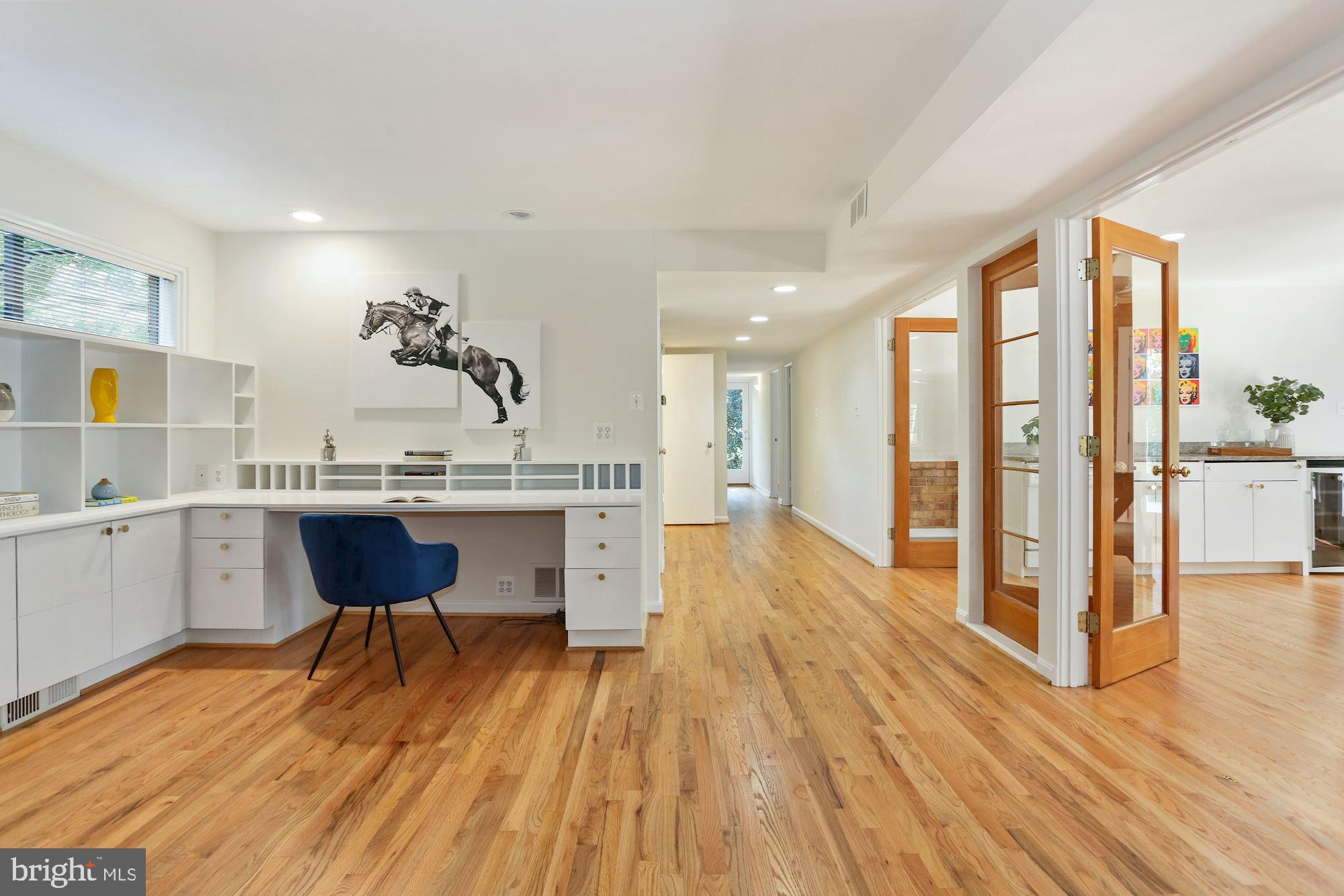 LAKE BARCROFT - Residential