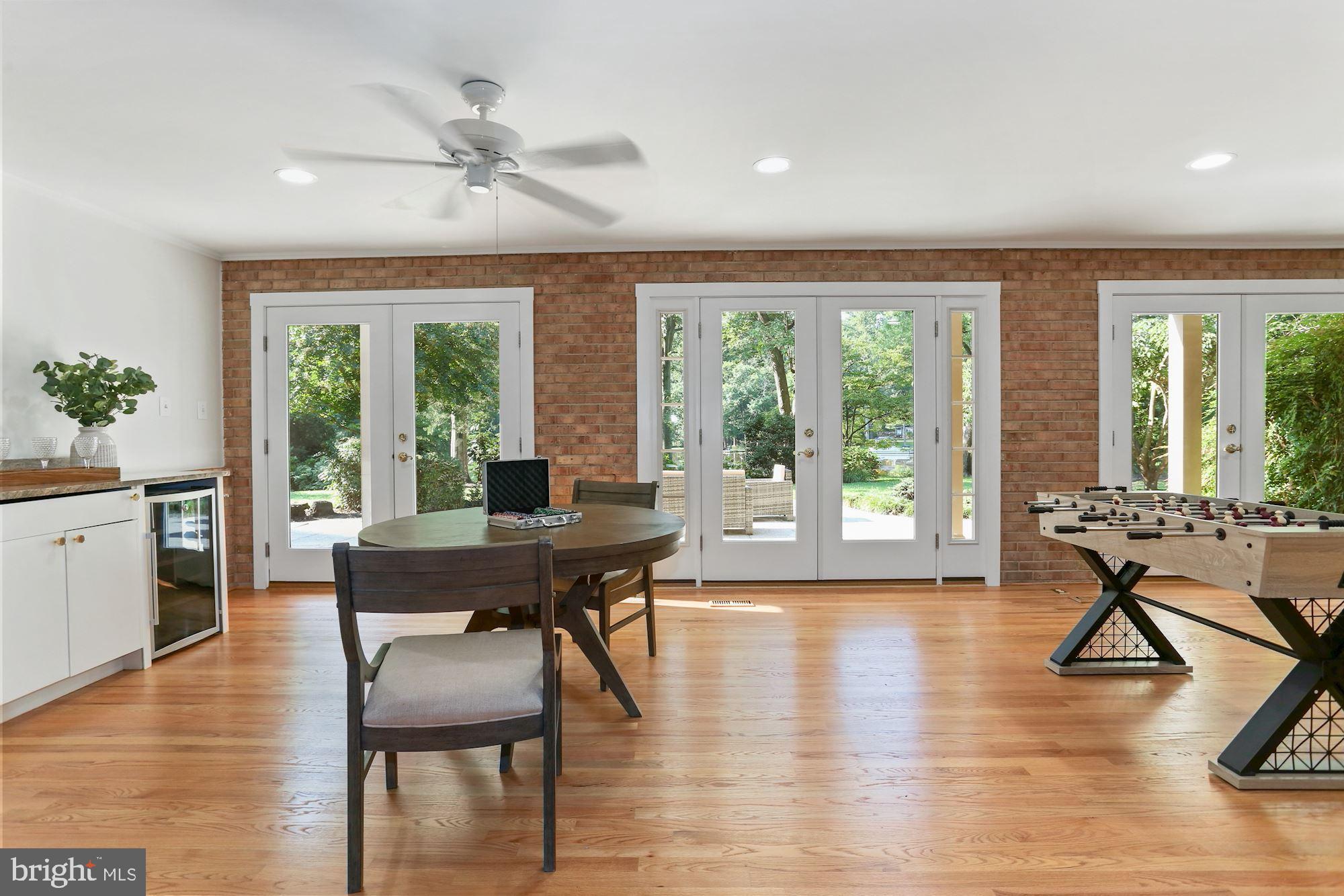 LAKE BARCROFT - Residential