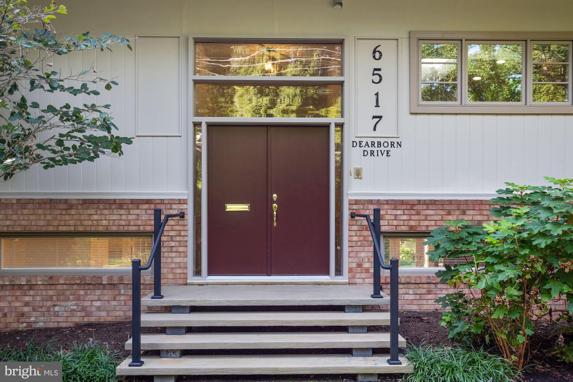 LAKE BARCROFT - Residential