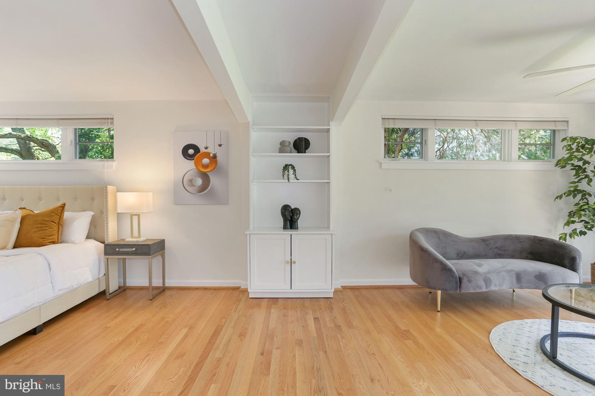 LAKE BARCROFT - Residential