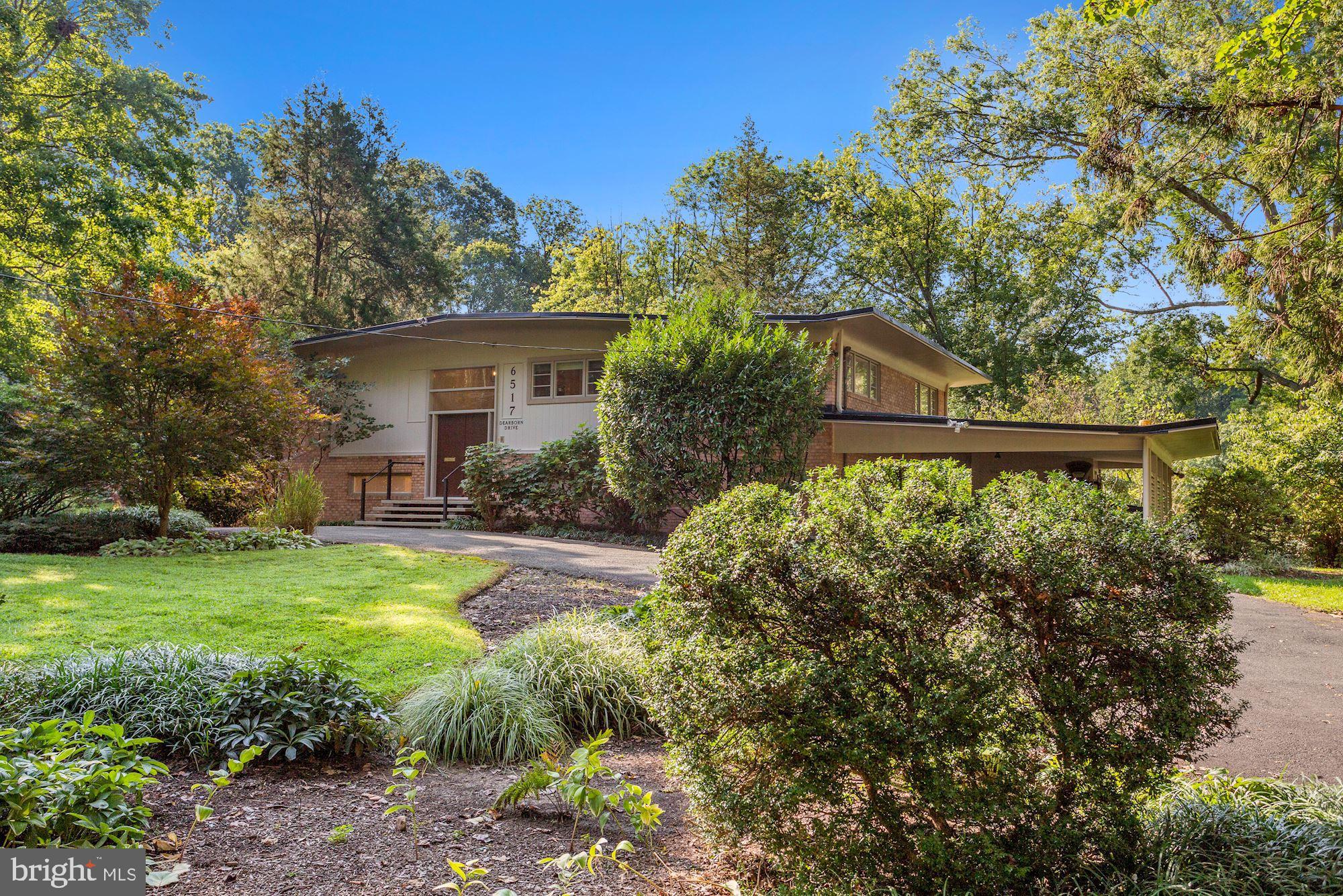 LAKE BARCROFT - Residential