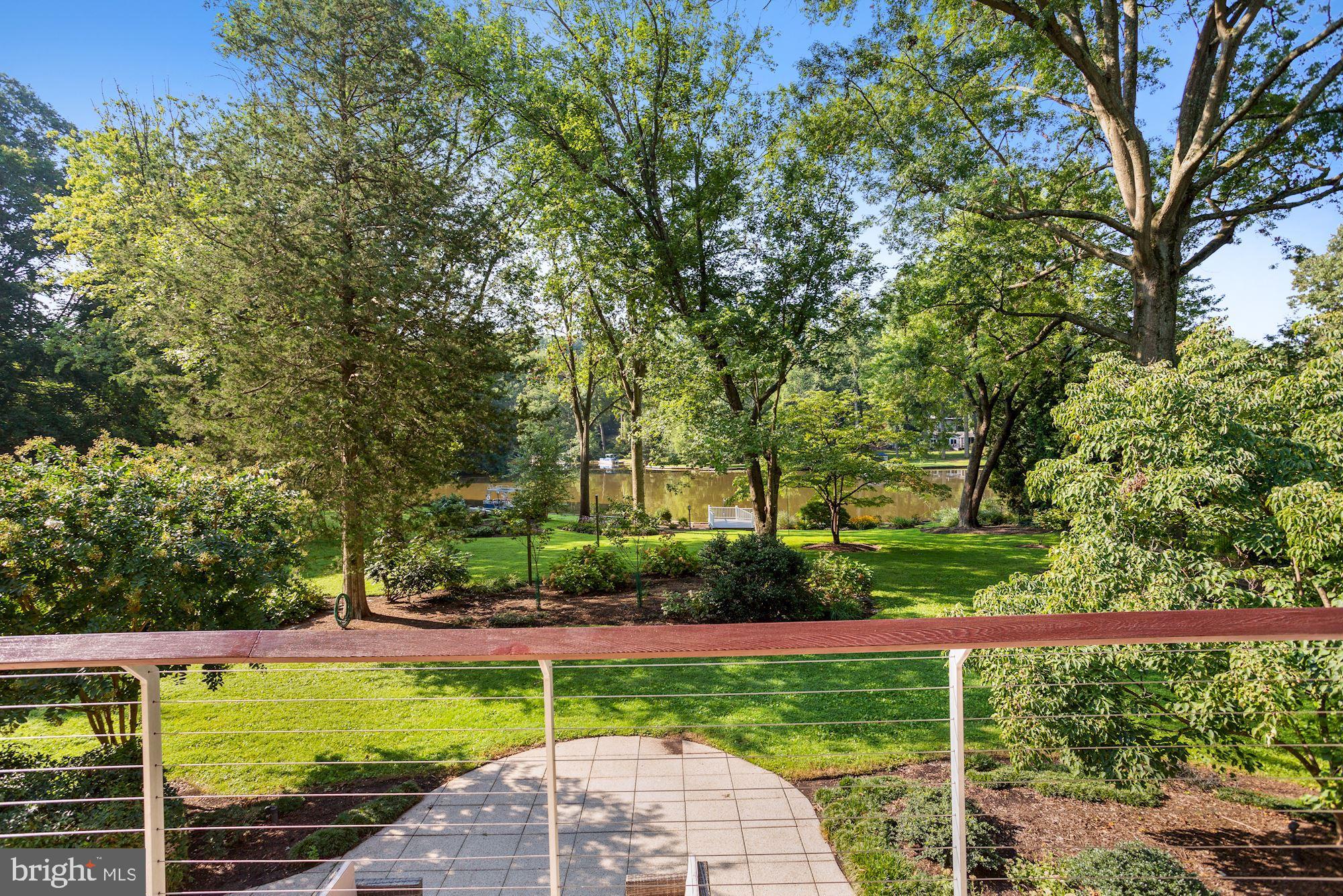 LAKE BARCROFT - Residential