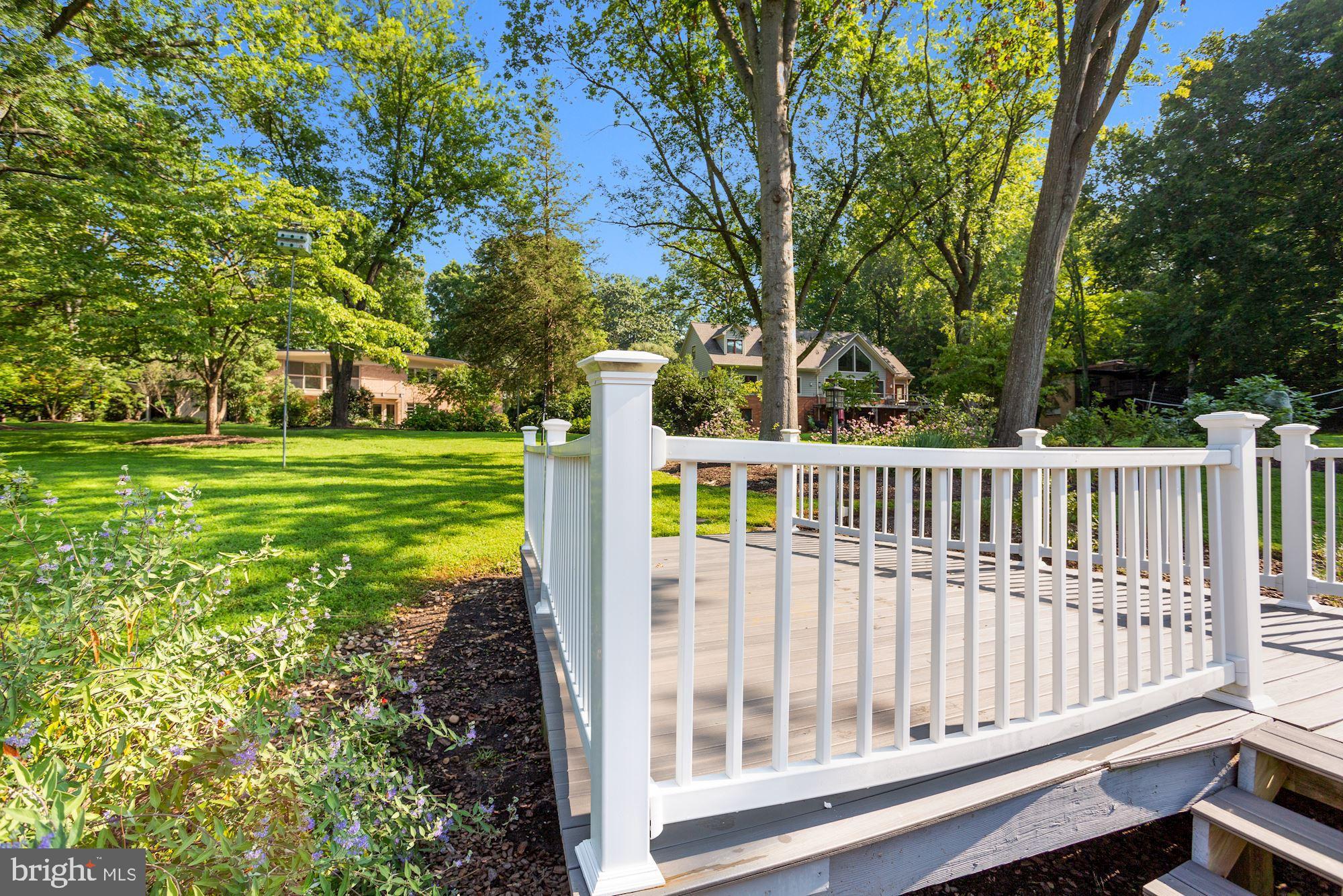 LAKE BARCROFT - Residential