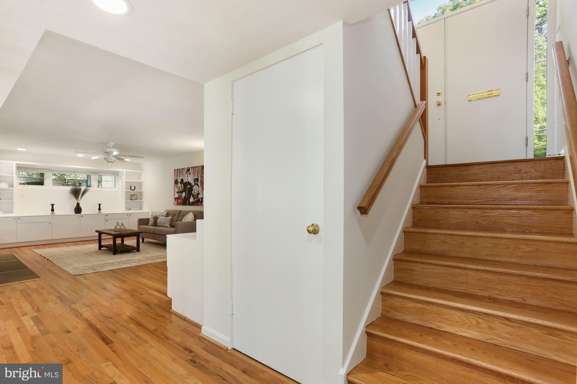 LAKE BARCROFT - Residential