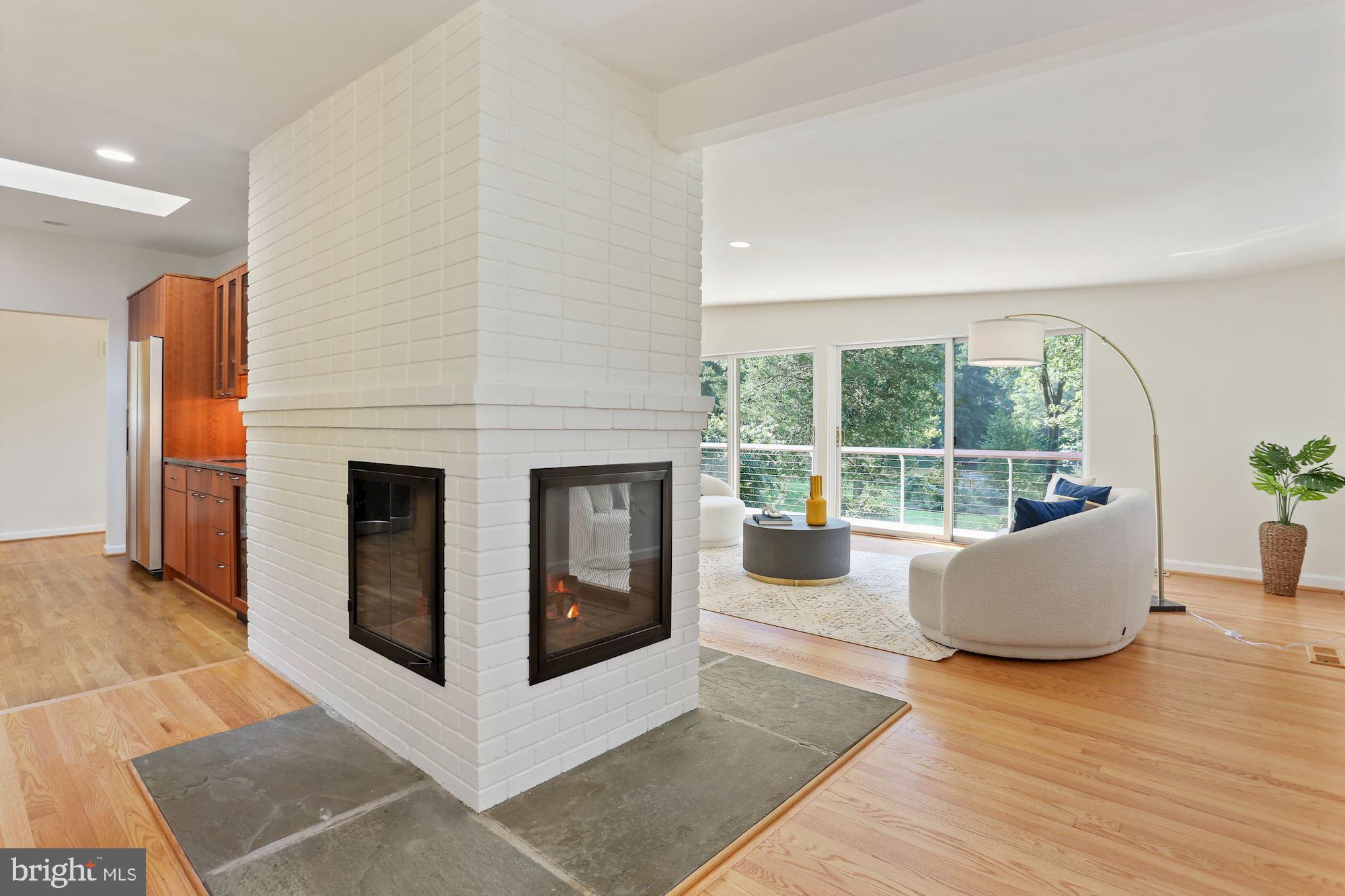 LAKE BARCROFT - Residential