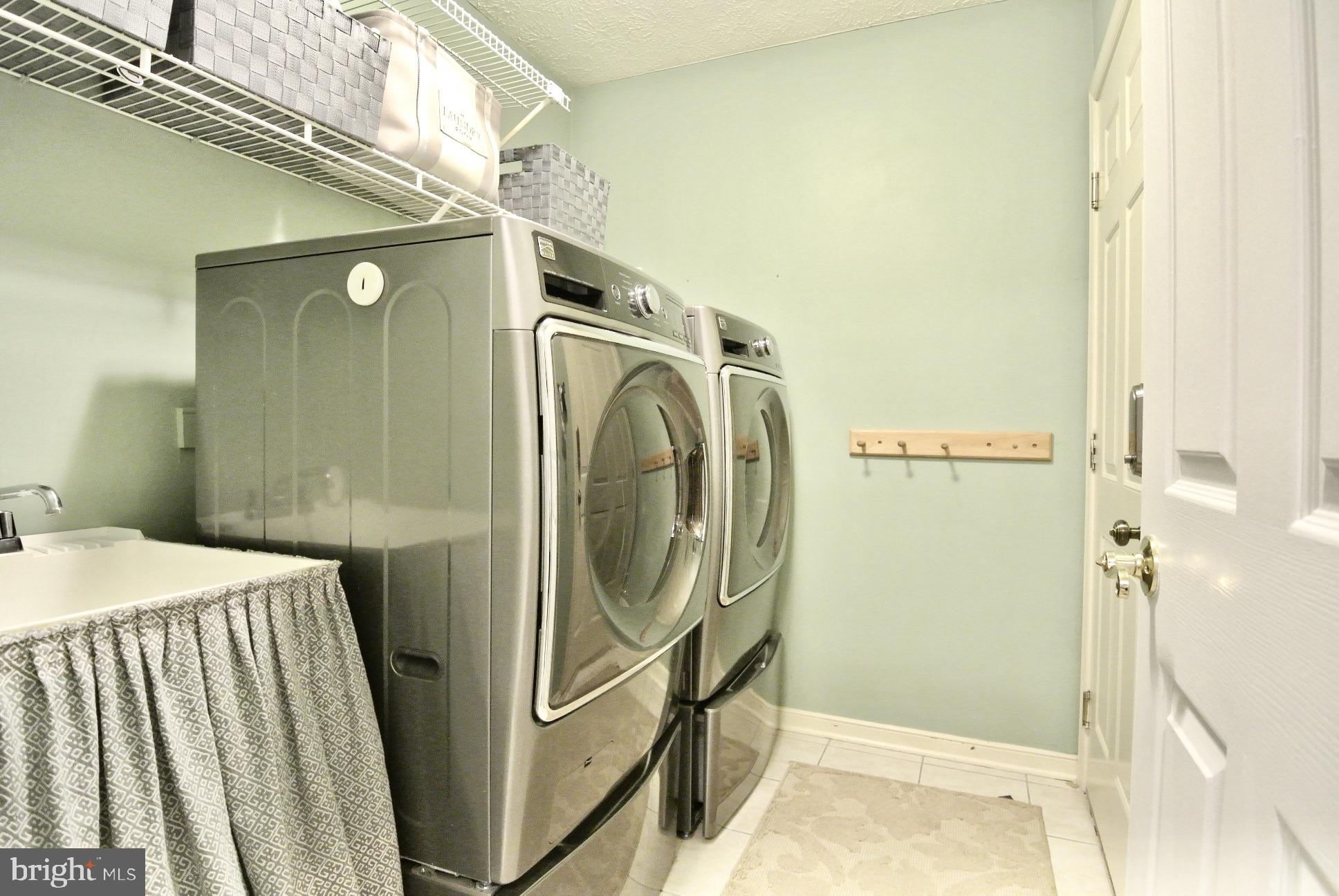 OVERVIEW MANOR - Residential