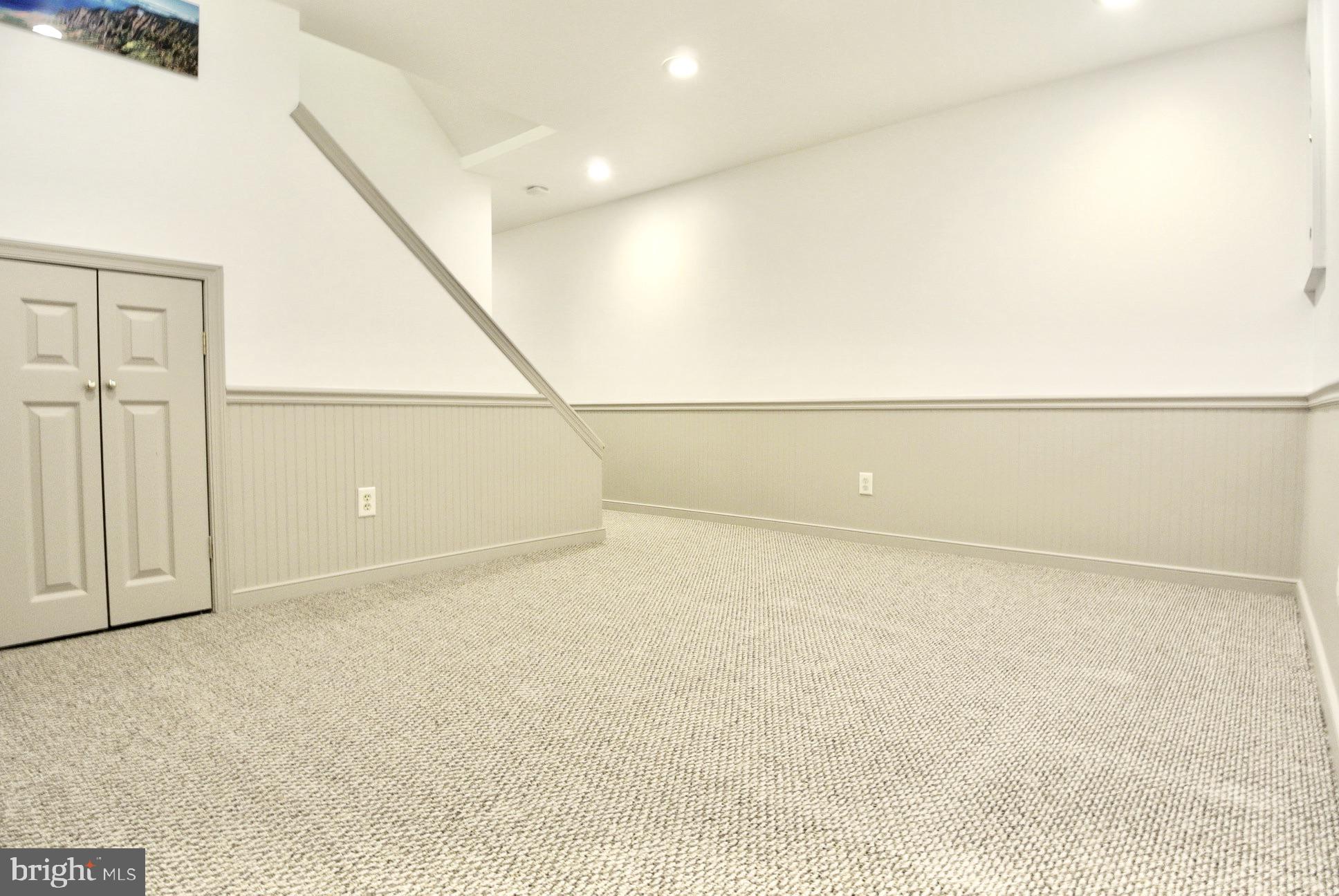 OVERVIEW MANOR - Residential