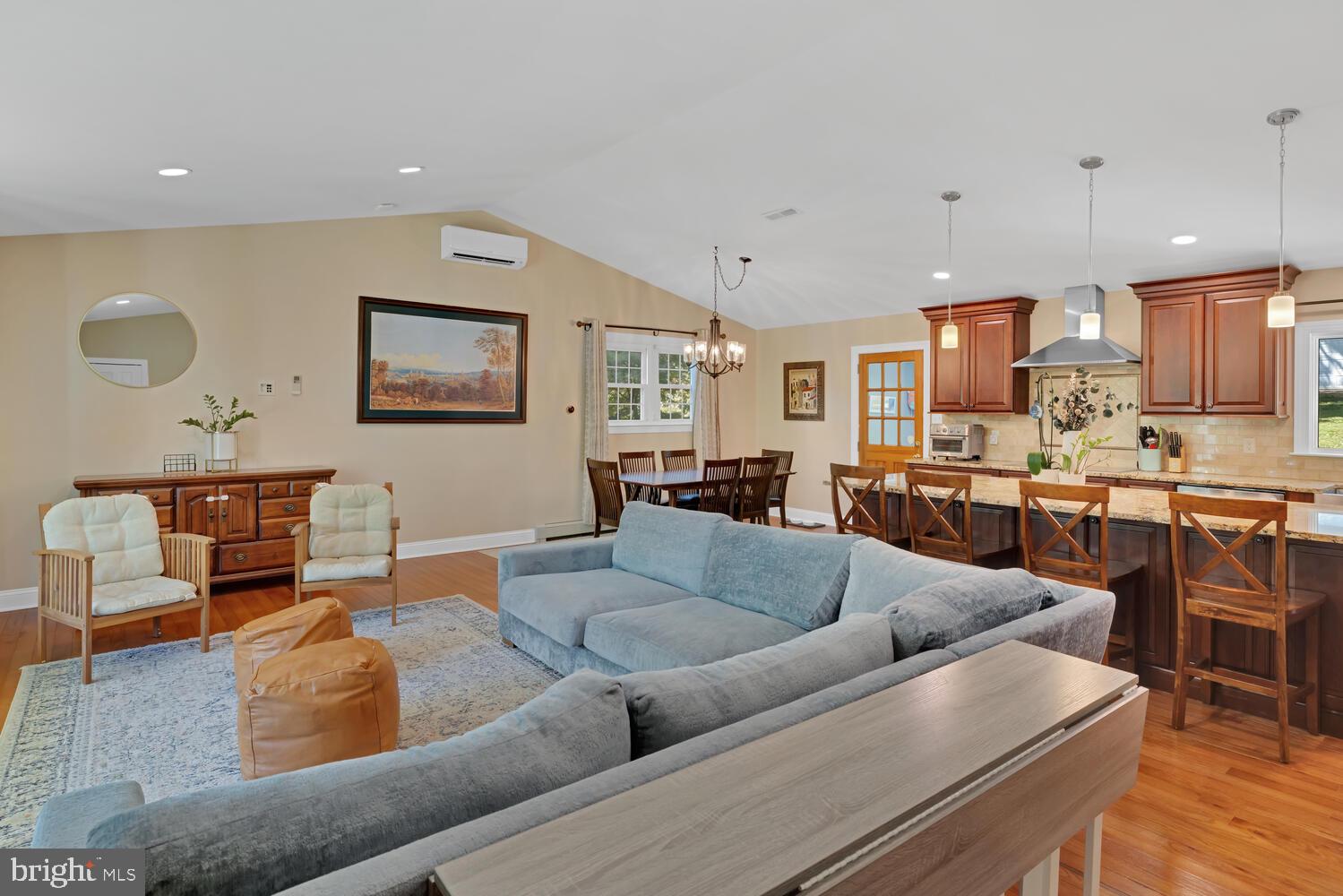 2319 LAKEVIEW DRIVE