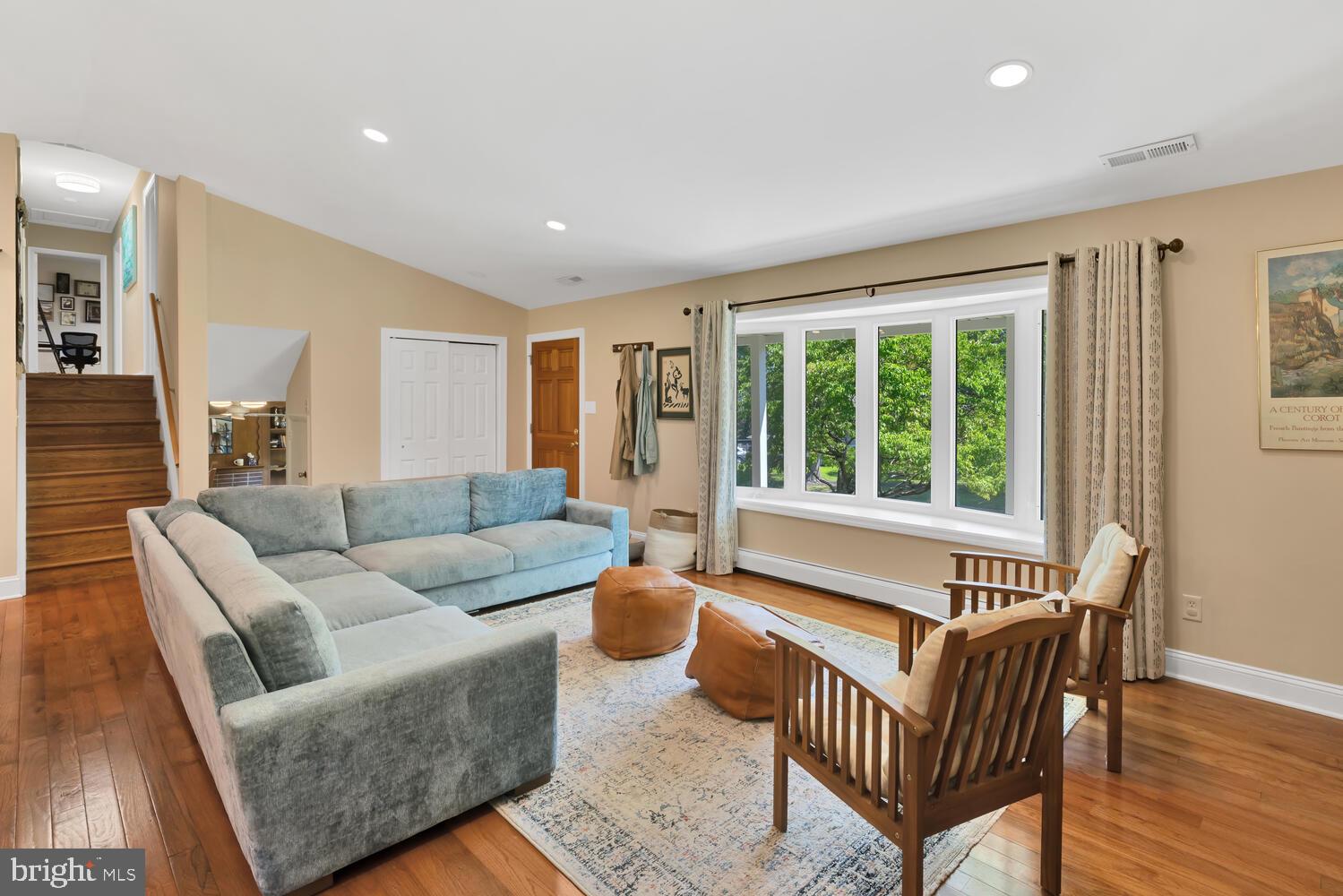 2319 LAKEVIEW DRIVE