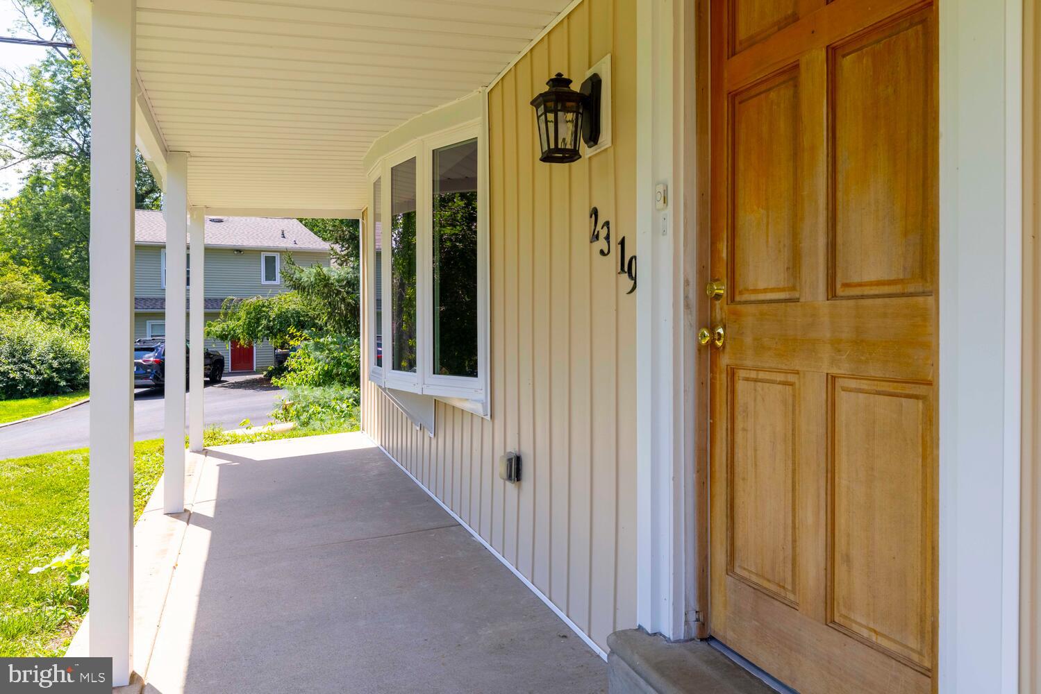 2319 LAKEVIEW DRIVE