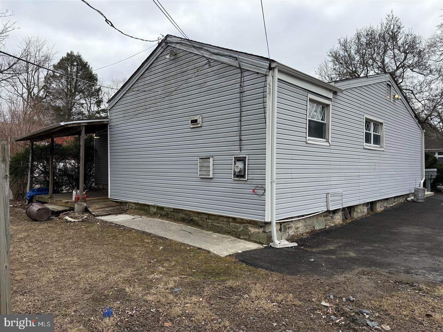 8002 IVY LANE