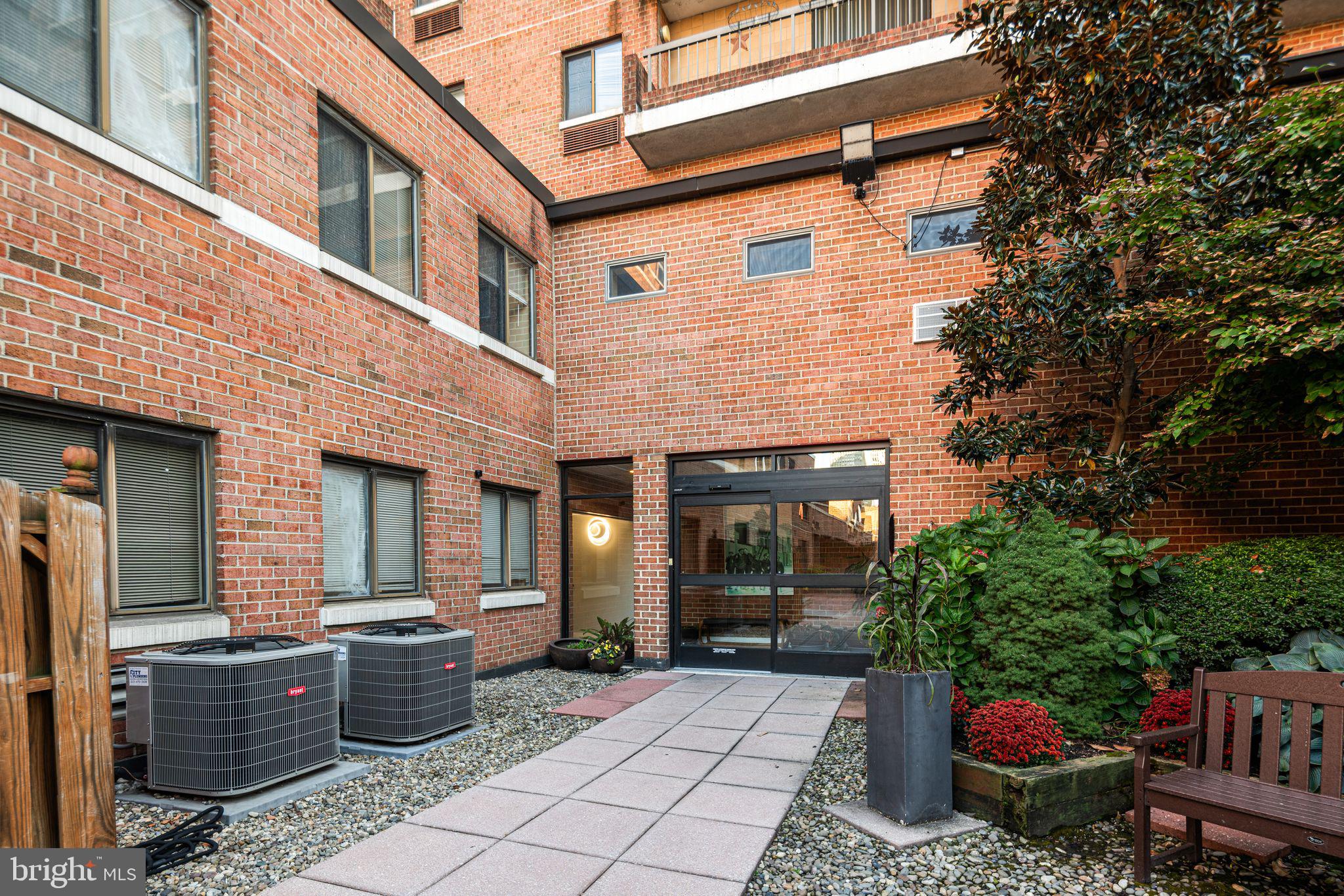 SOCIETY HILL - Residential