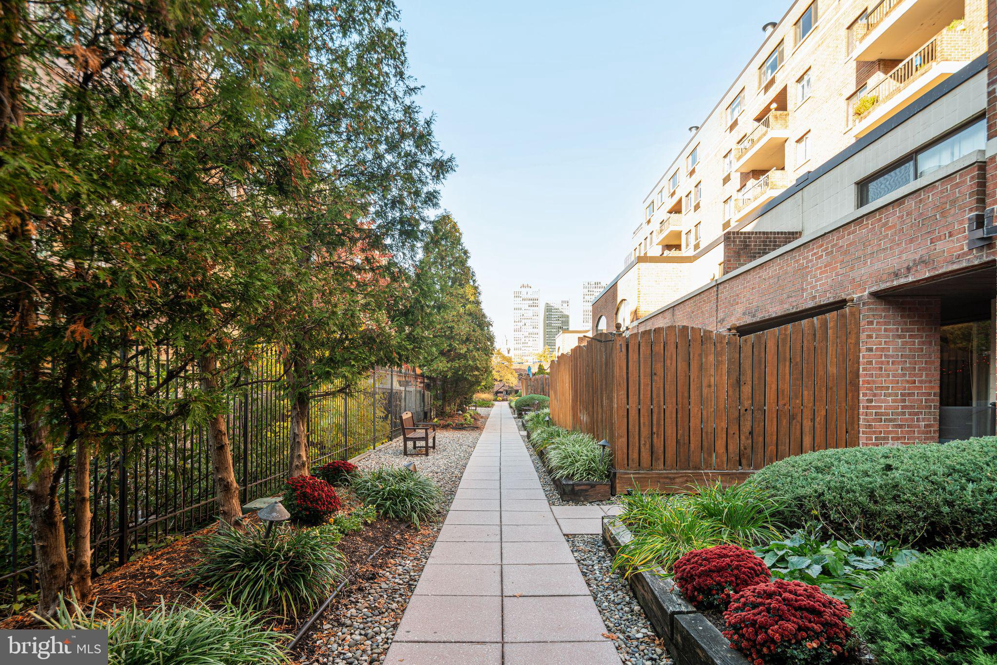 SOCIETY HILL - Residential