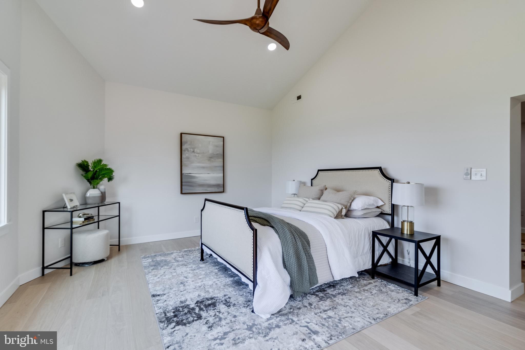 QUEEN TREE LANDING - Residential