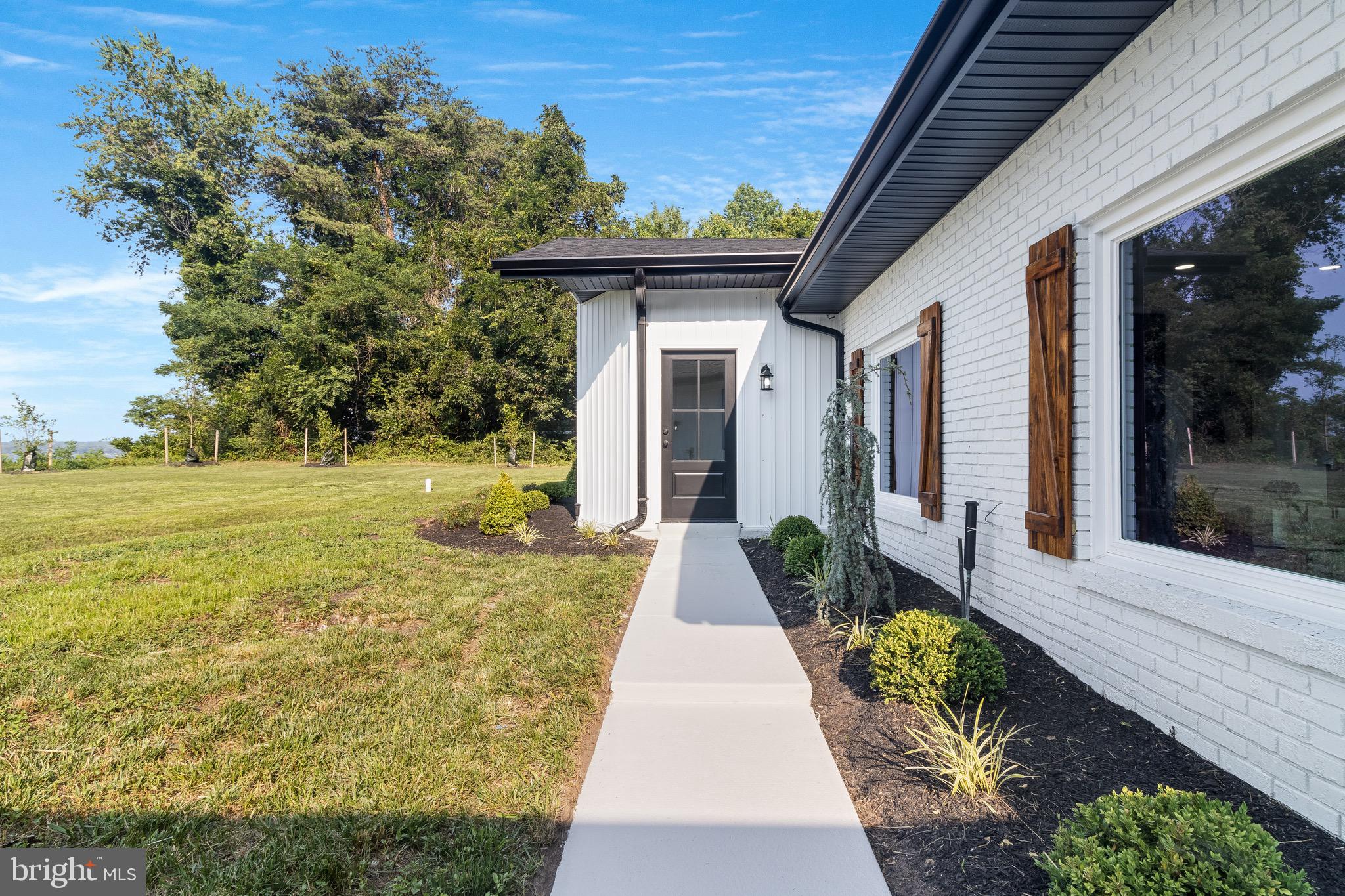 QUEEN TREE LANDING - Residential