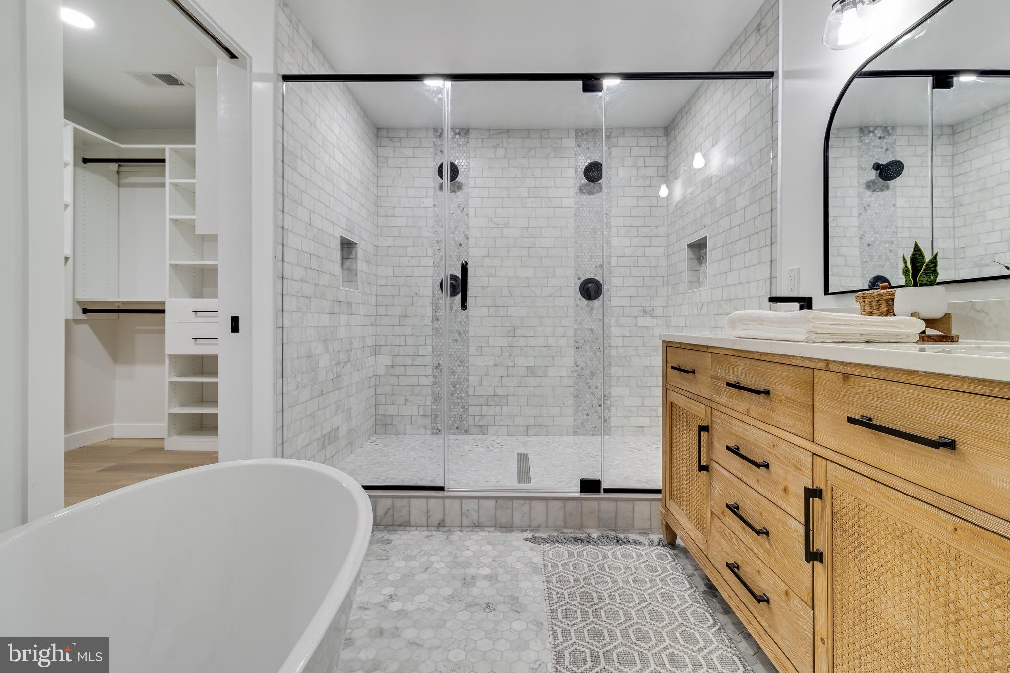 QUEEN TREE LANDING - Residential