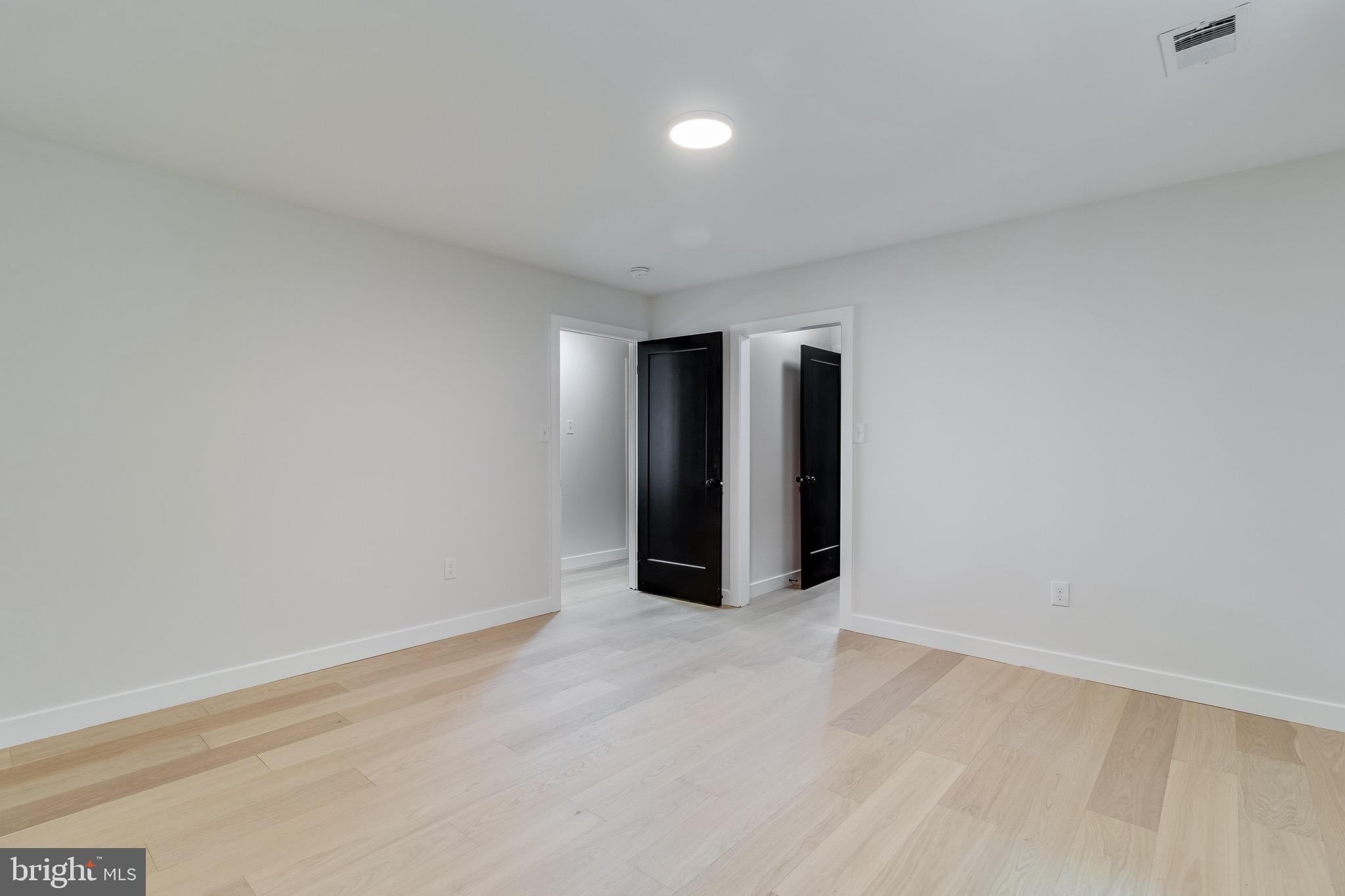 QUEEN TREE LANDING - Residential