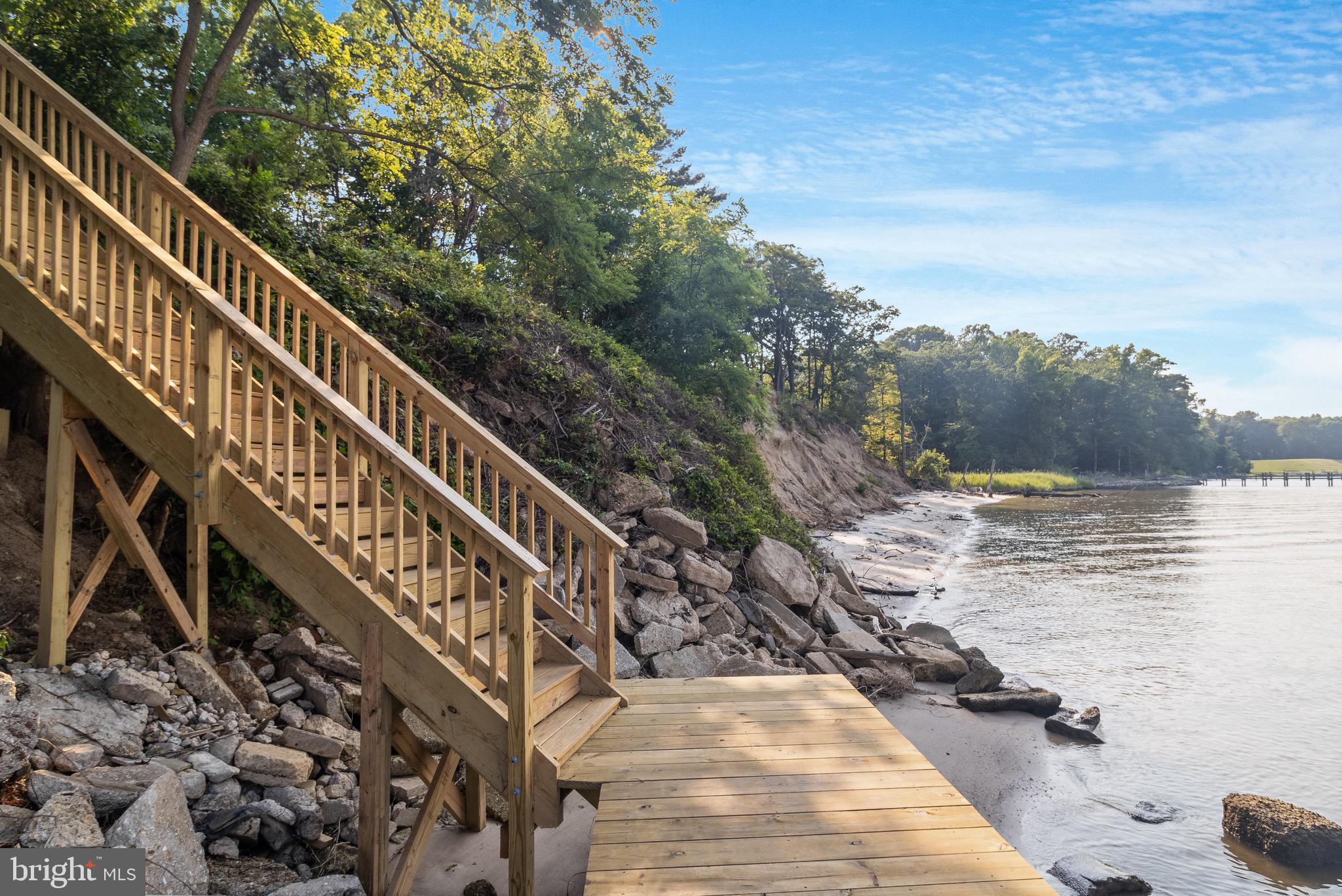 QUEEN TREE LANDING - Residential
