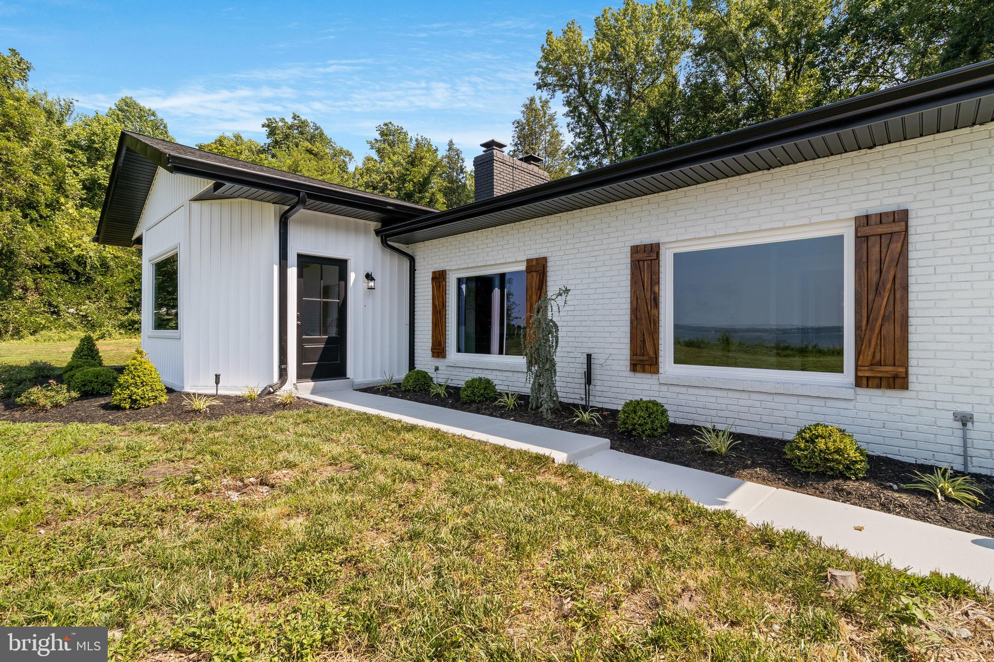 QUEEN TREE LANDING - Residential