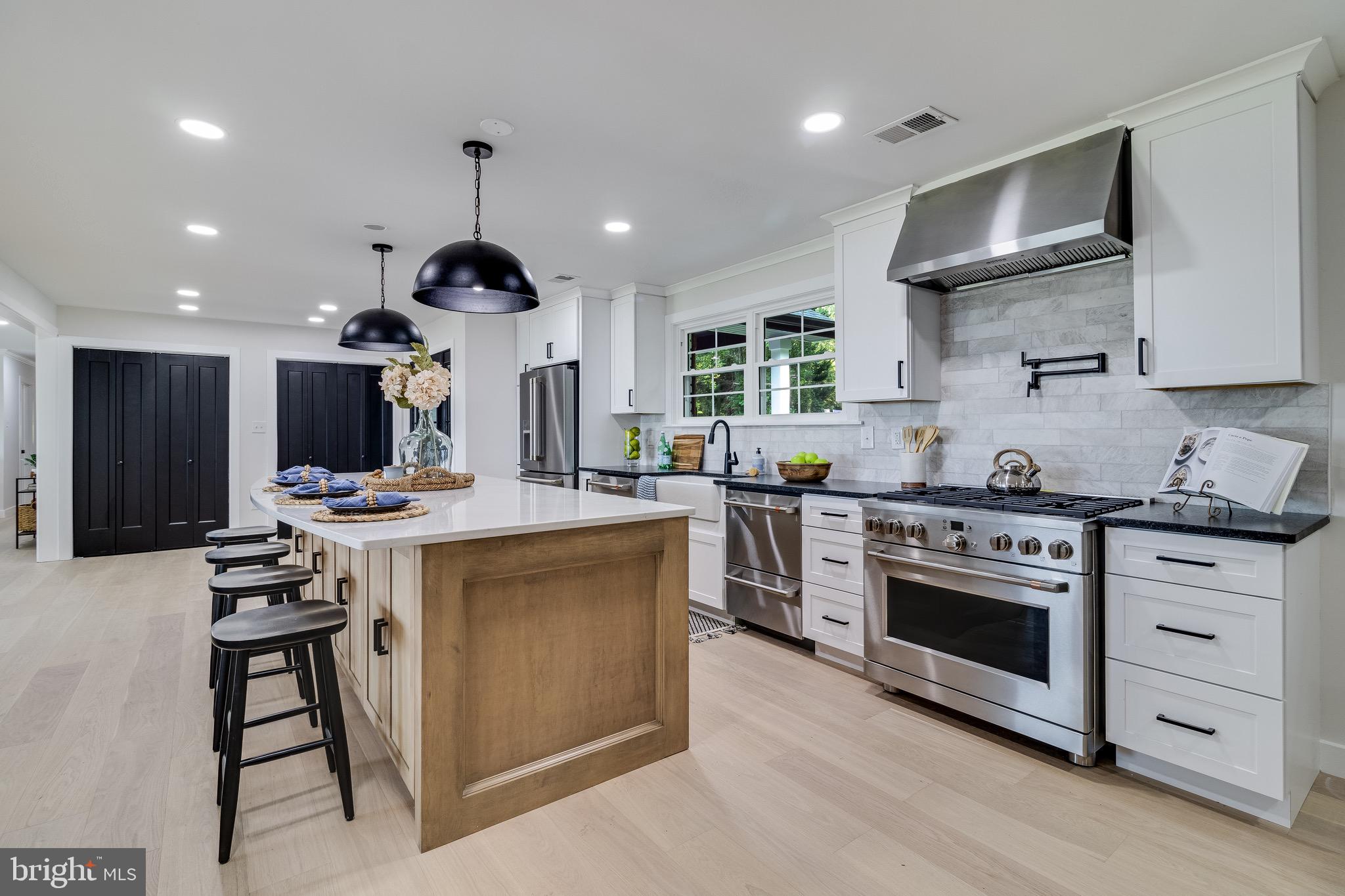 QUEEN TREE LANDING - Residential