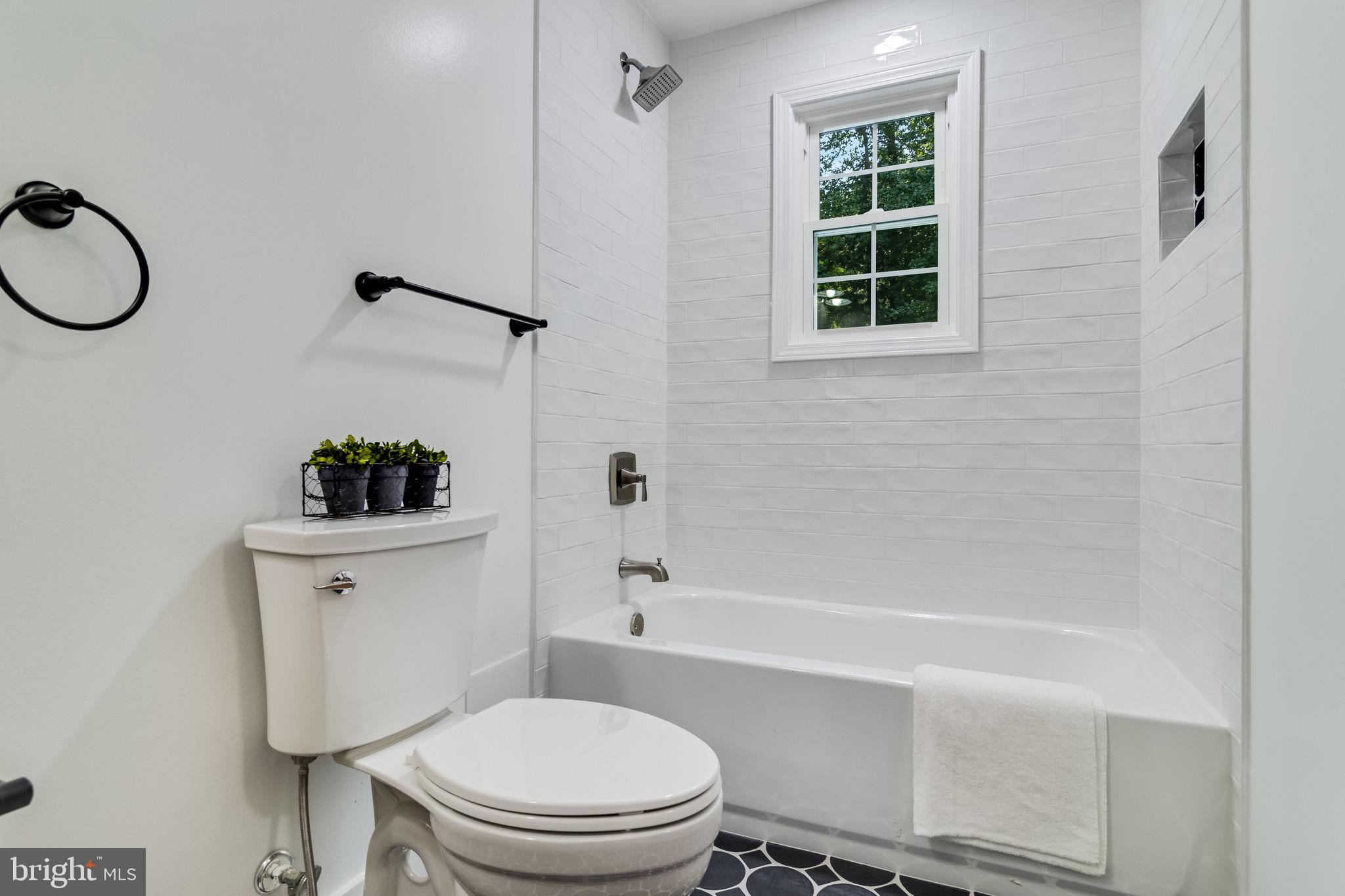 QUEEN TREE LANDING - Residential