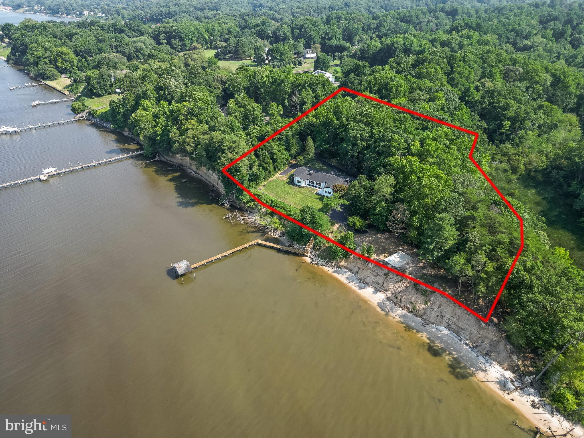 QUEEN TREE LANDING - Residential