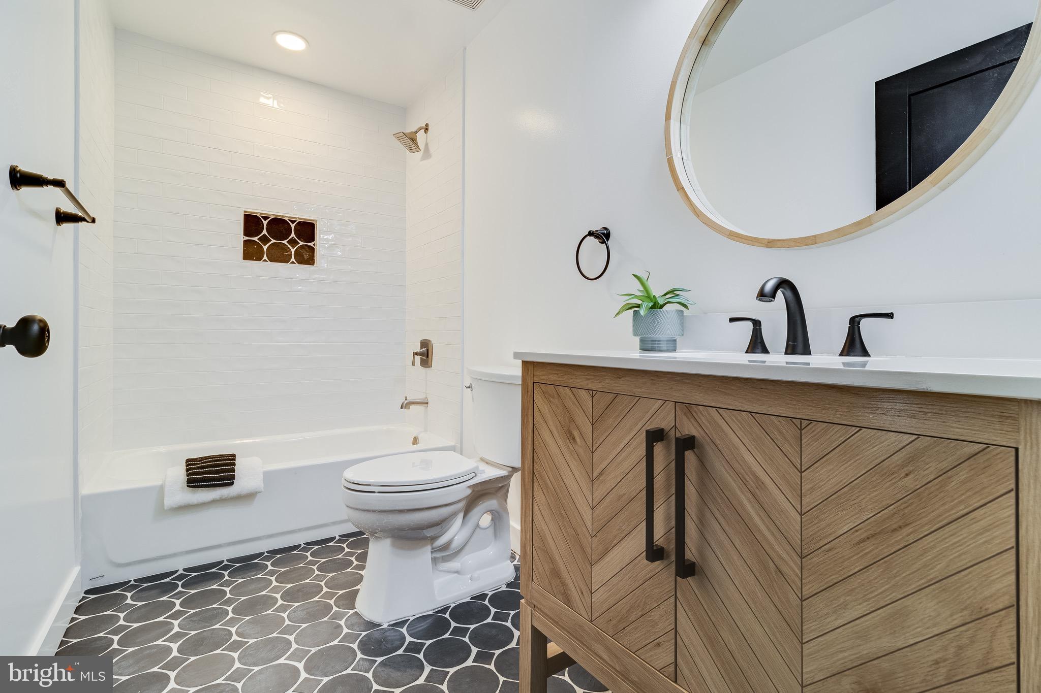 QUEEN TREE LANDING - Residential