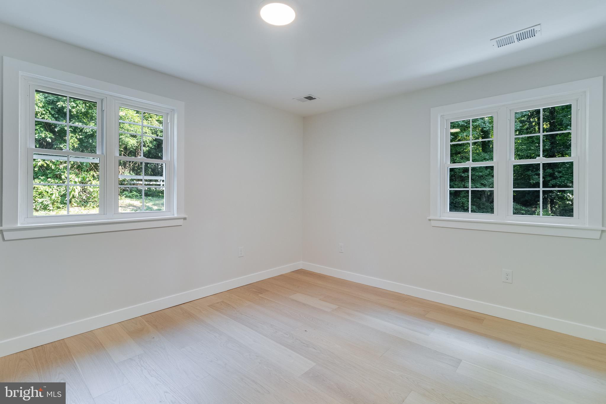 QUEEN TREE LANDING - Residential