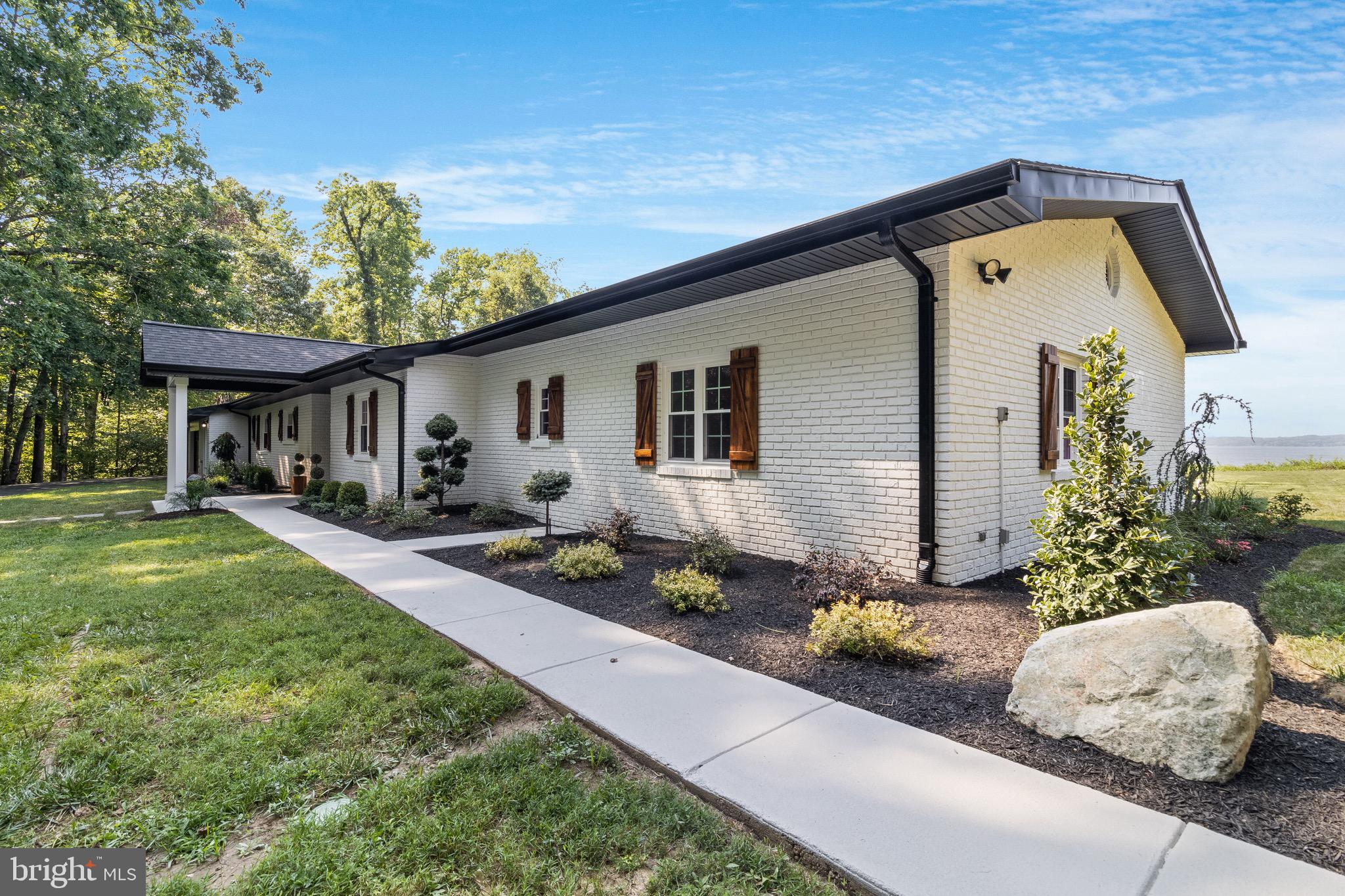 QUEEN TREE LANDING - Residential