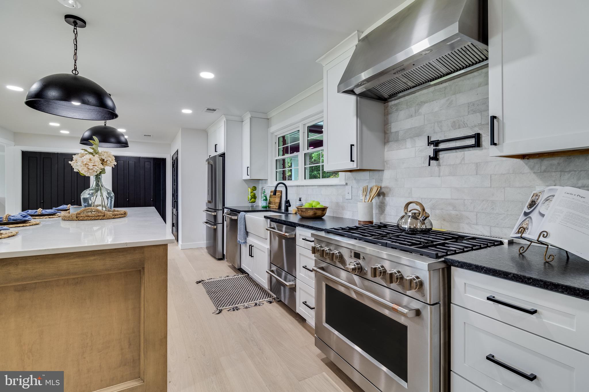 QUEEN TREE LANDING - Residential