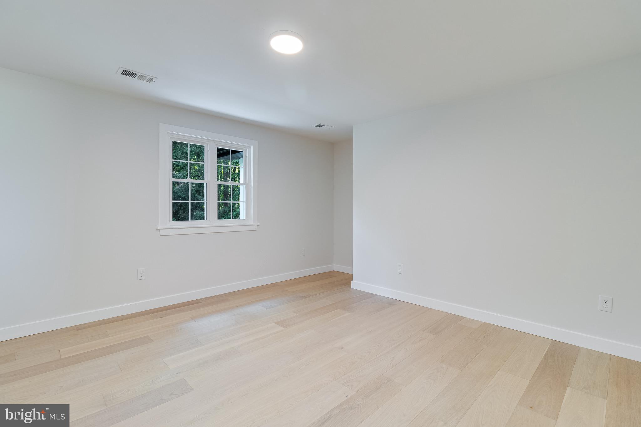 QUEEN TREE LANDING - Residential