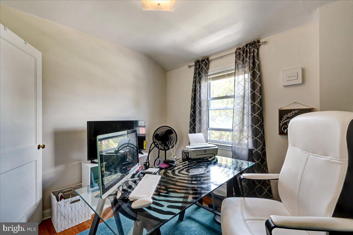 GLEN OAKS - Residential