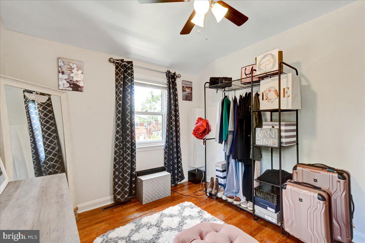 GLEN OAKS - Residential