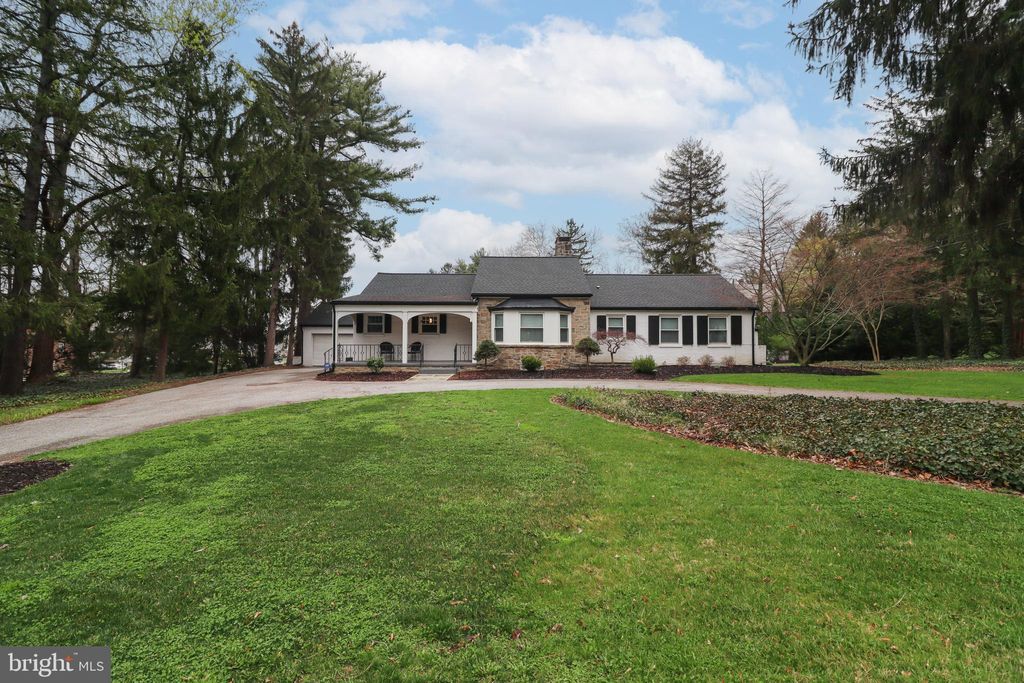 Photo of 1023 Brockie Drive, YORK, PA 17403 (MLS # PAYK2100812)