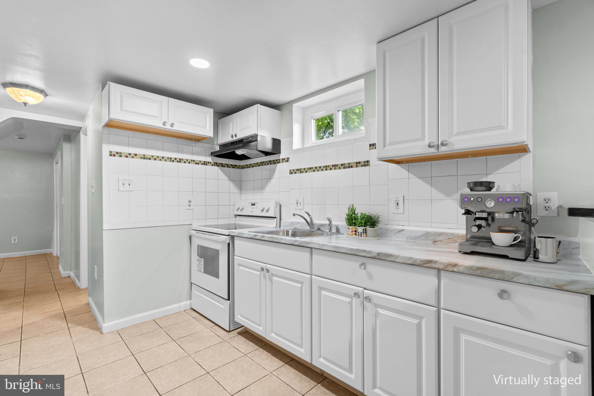 LANDOVER KNOLLS - Residential