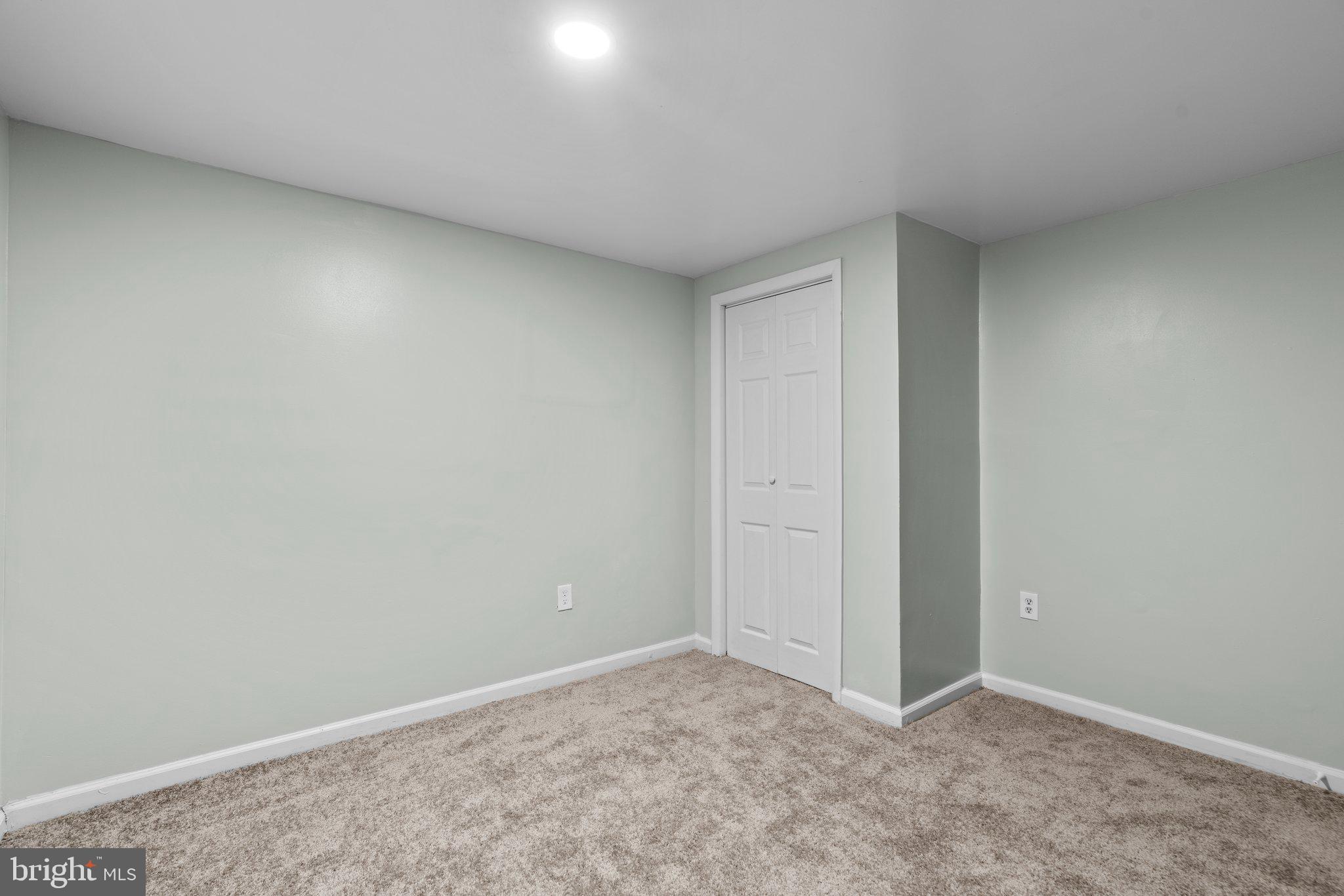 LANDOVER KNOLLS - Residential