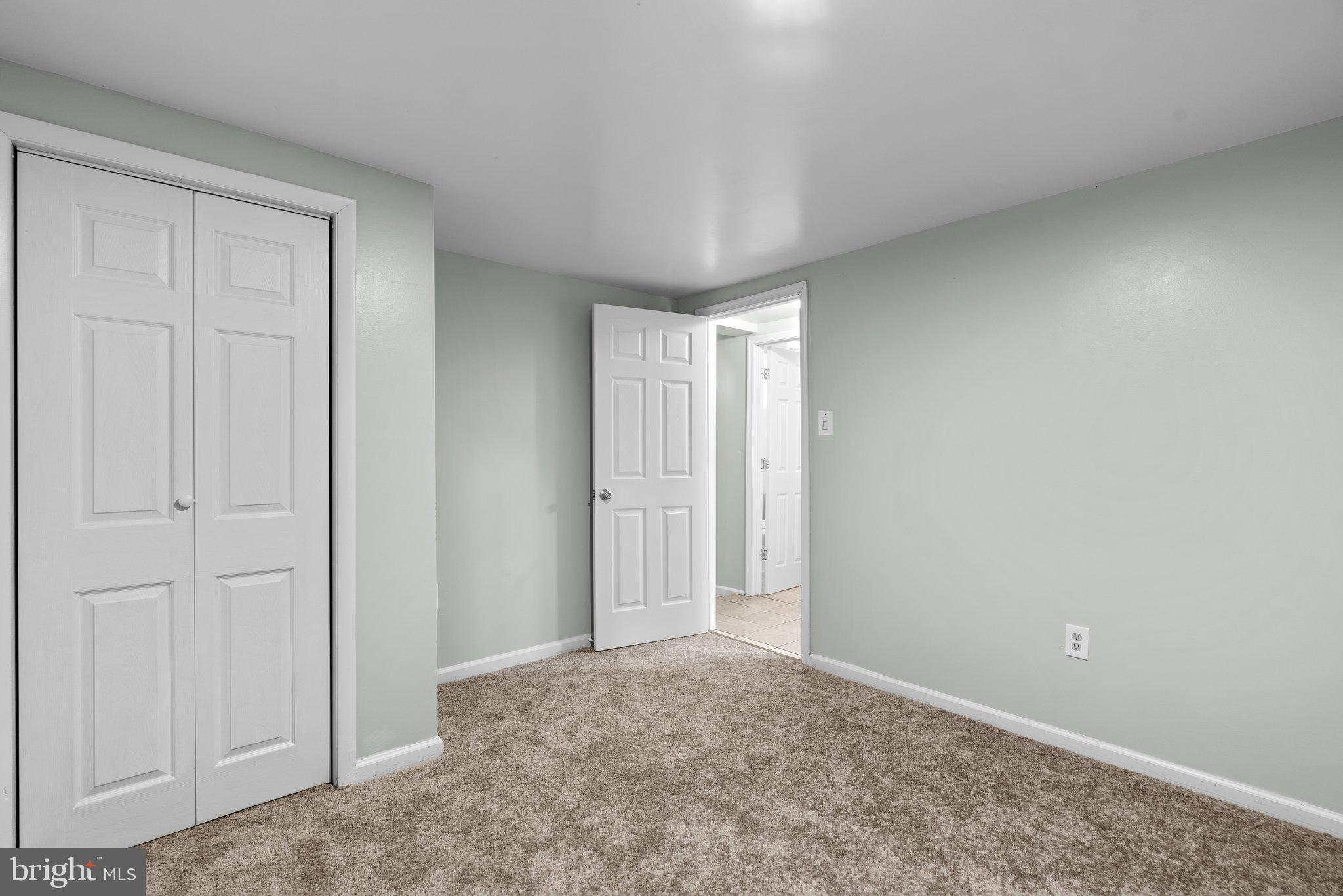 LANDOVER KNOLLS - Residential