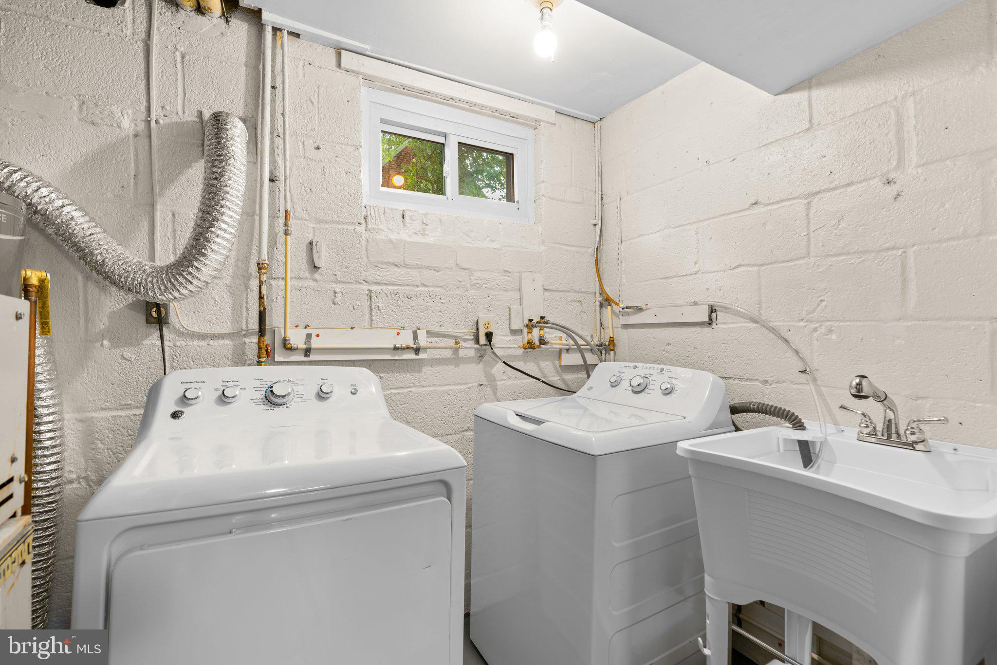 LANDOVER KNOLLS - Residential