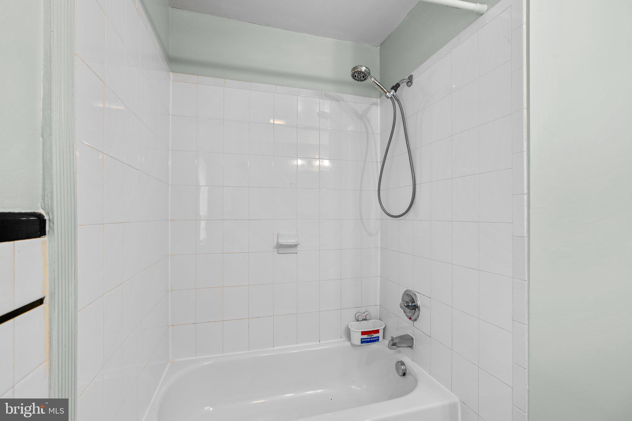 LANDOVER KNOLLS - Residential